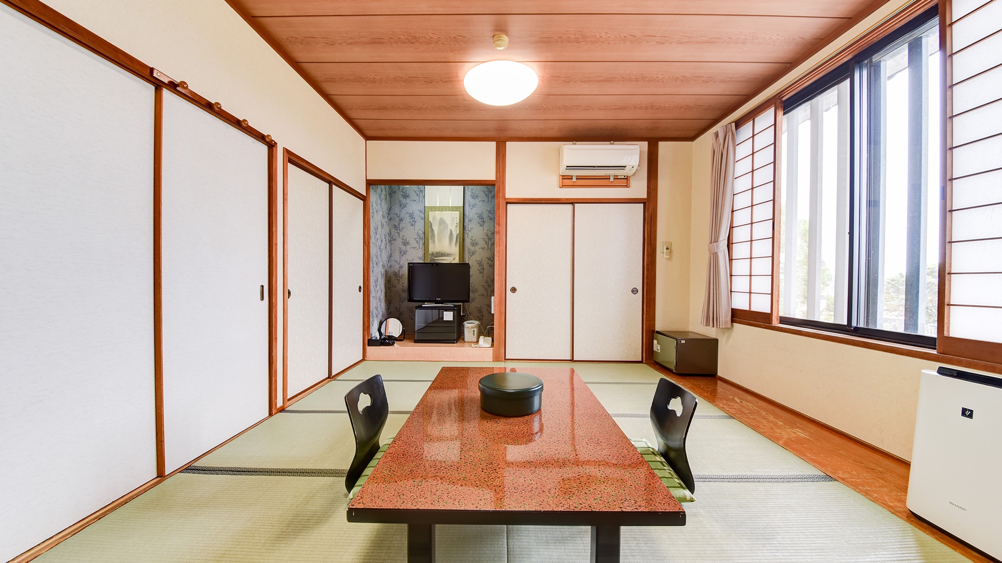 * [Example of Japanese-style room] Please spend your time comfortably in a relaxing Japanese-style room ♪ There is no bath or toilet in the room.
