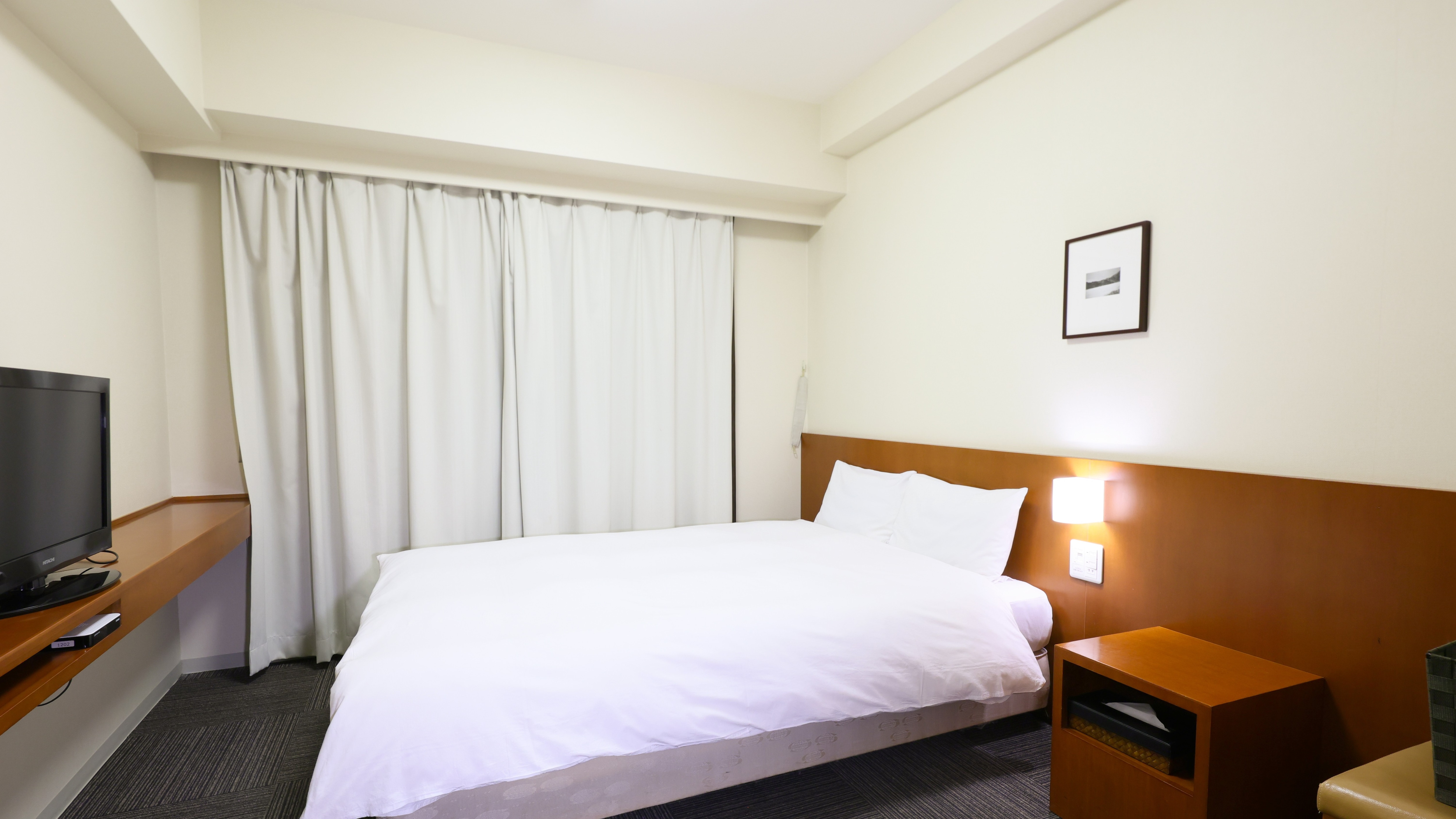 Kamar ganda: 14,8-17,2 meter persegi, ukuran tempat tidur 140cm x 203cm, bilik pancuran