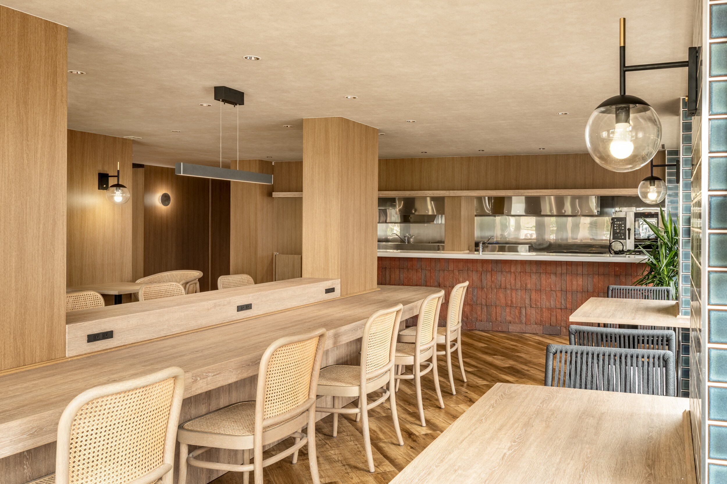 It can be used as a breakfast venue in the morning.