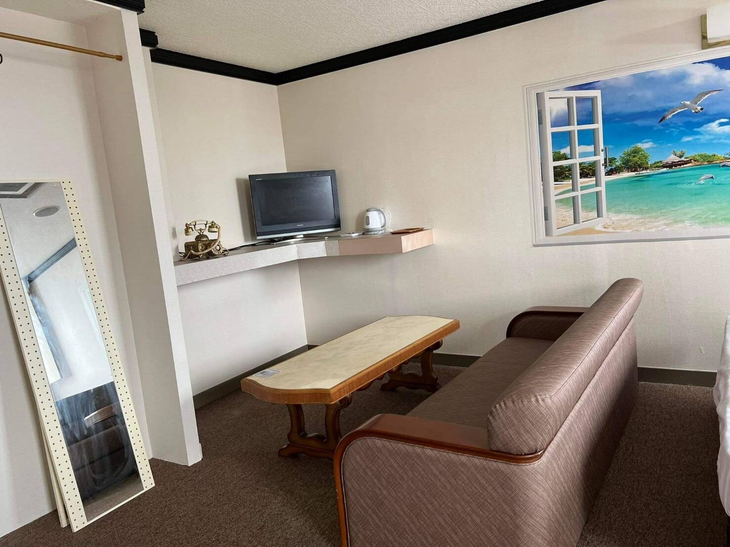 206 Twin Room Facilities