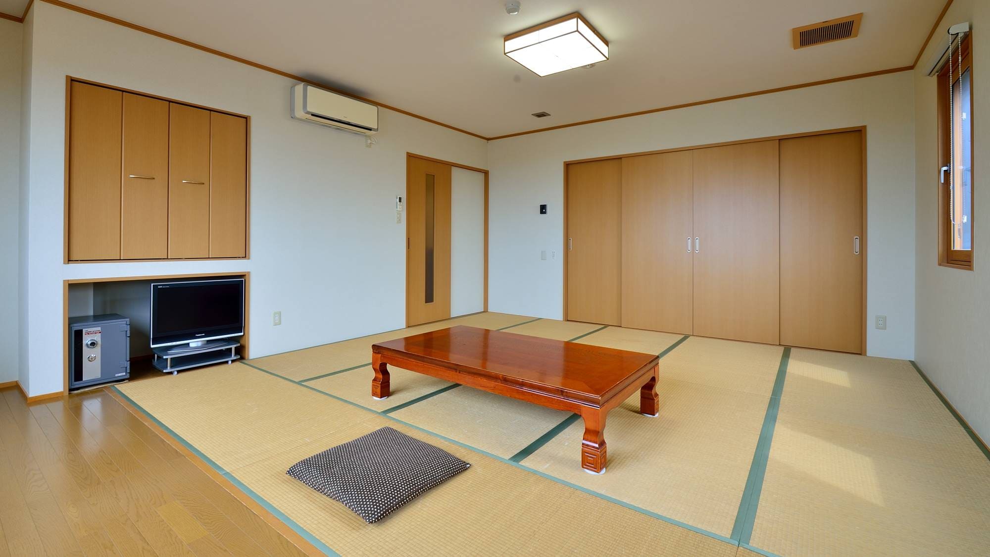 * Example of guest room / Japanese-style room 14 tatami mats