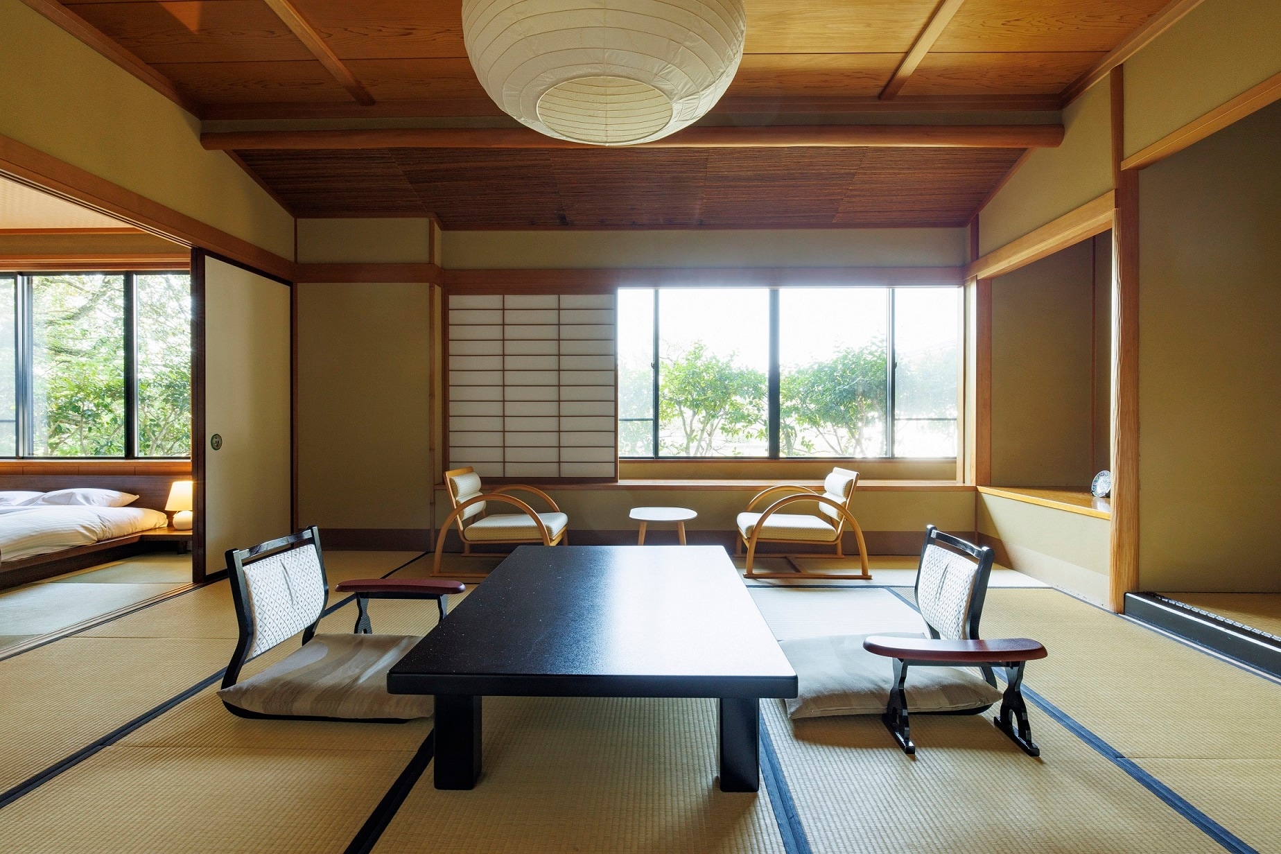 [Main building: Guest room with open-air ceramic bath] (Room 412) A room with an open-air ceramic bath that can accommodate up to 6 people.
