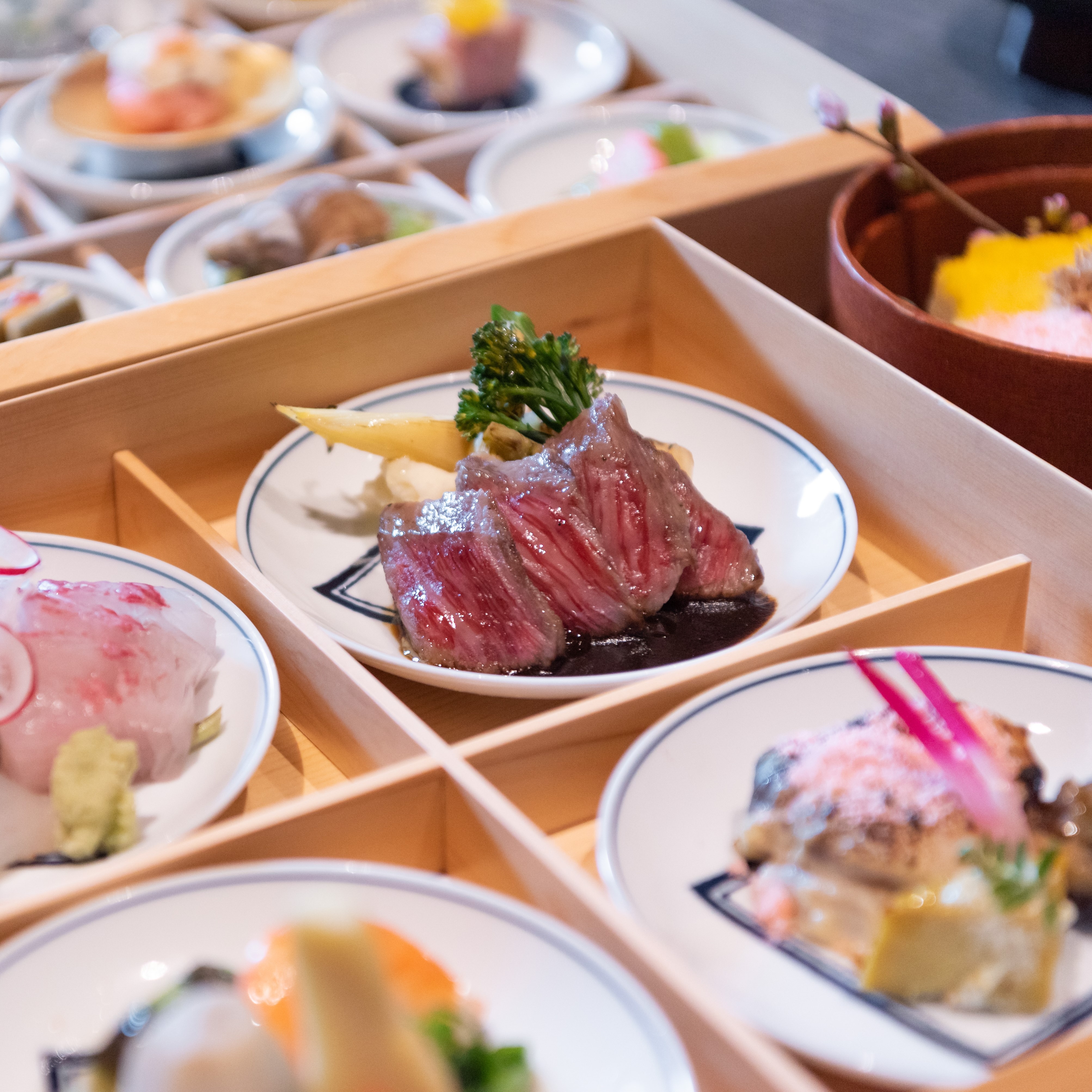 [Lunch box plan] We will serve "Yamaya cuisine" as a lunch box as a room meal.