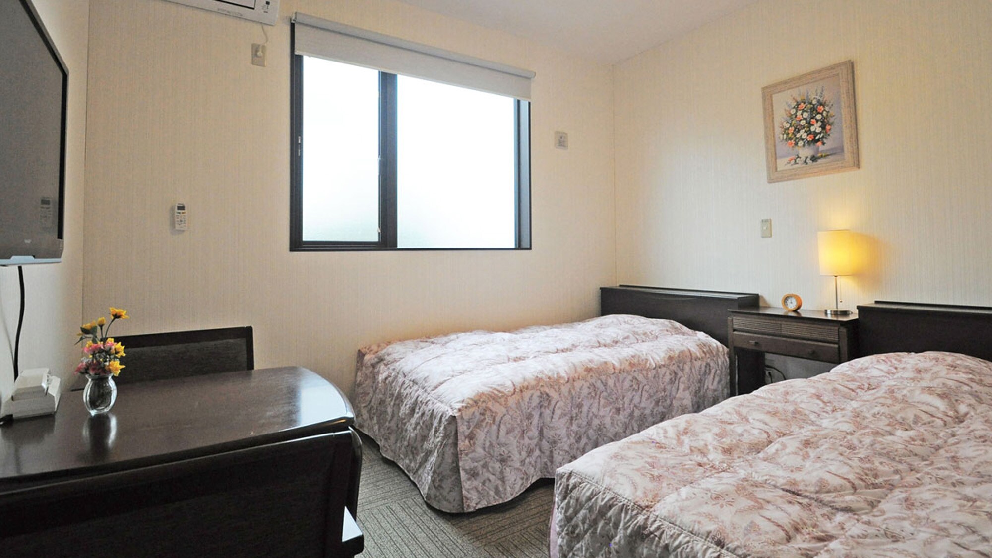 【新館 西式雙床間範例】乾淨明亮的房間。