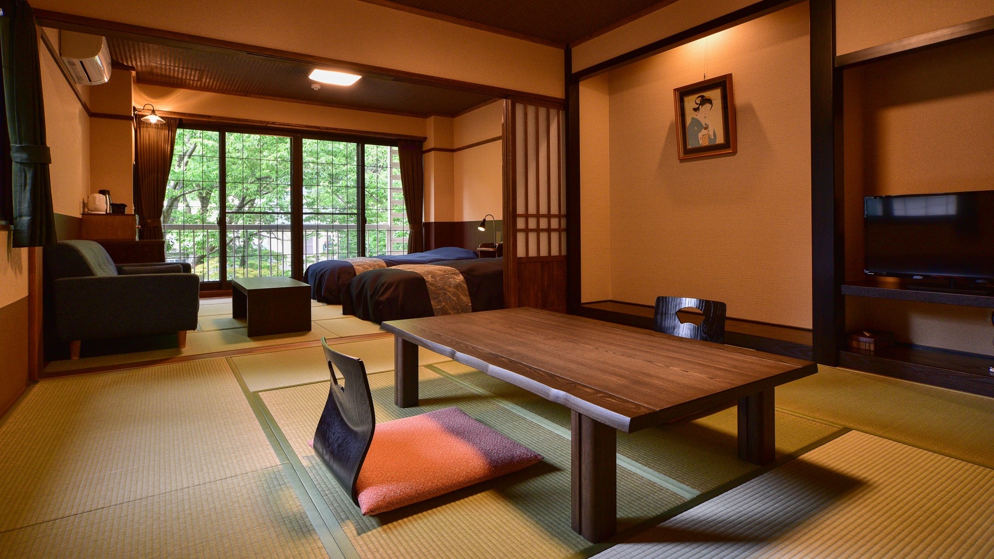 [West Wing / Japanese-Western style room] Corner room: twin + Japanese-style room with 10 tatami mats