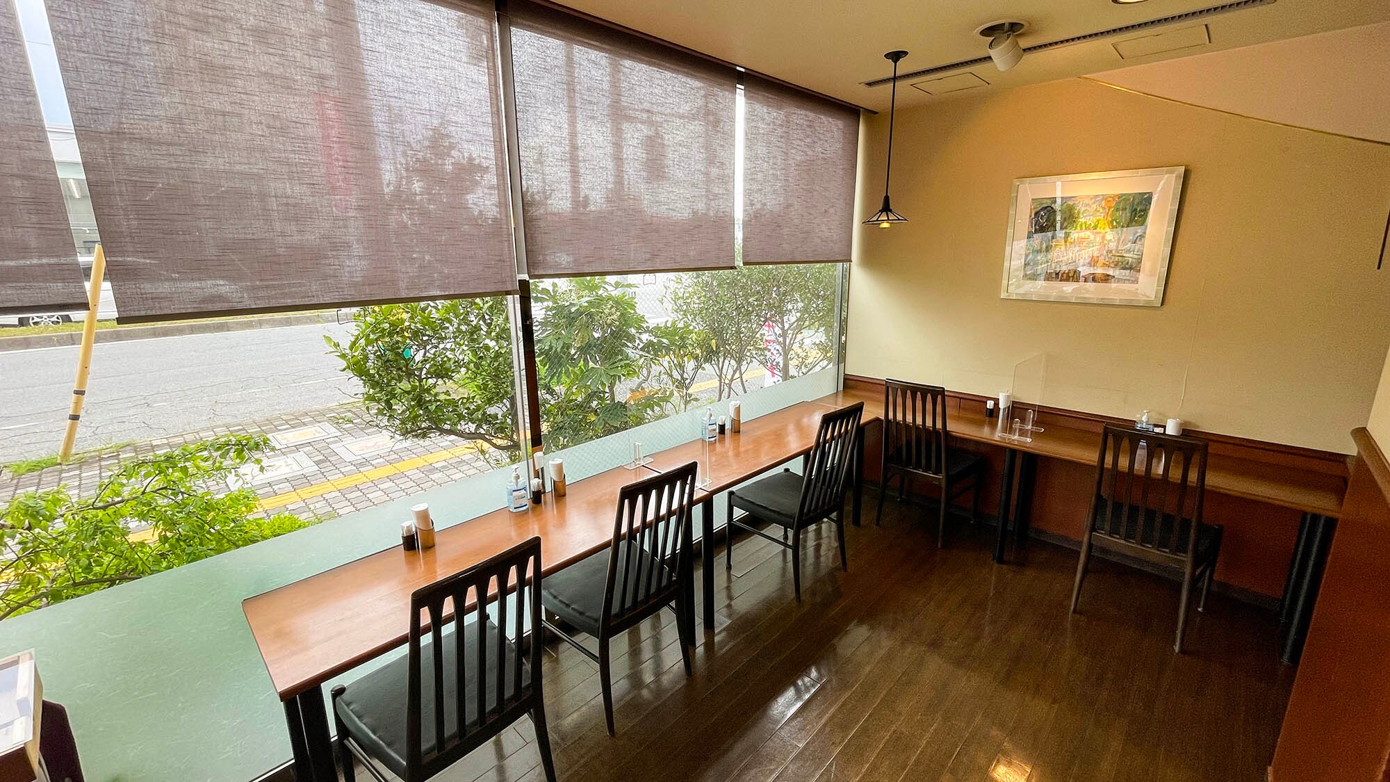 ・[Restaurant] Counter seats that are easy for one person to use