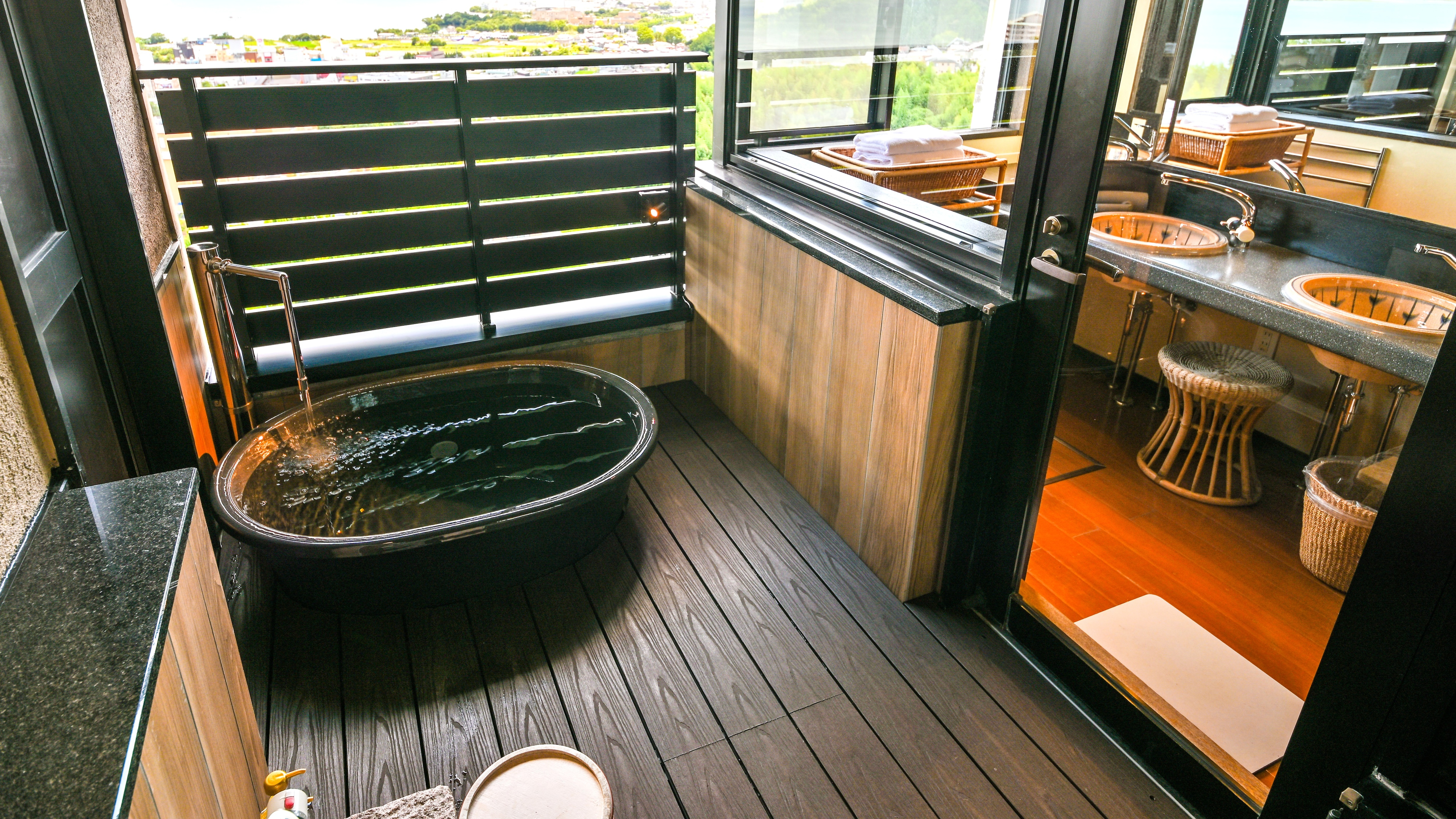 Kamar terpopuler kami! "Kamar Eksekutif Satoyama Bergaya Jepang-Barat dengan Kamar Mandi Terbuka dan Bak Mandi Enamel" [Lantai 8] (Gambar)