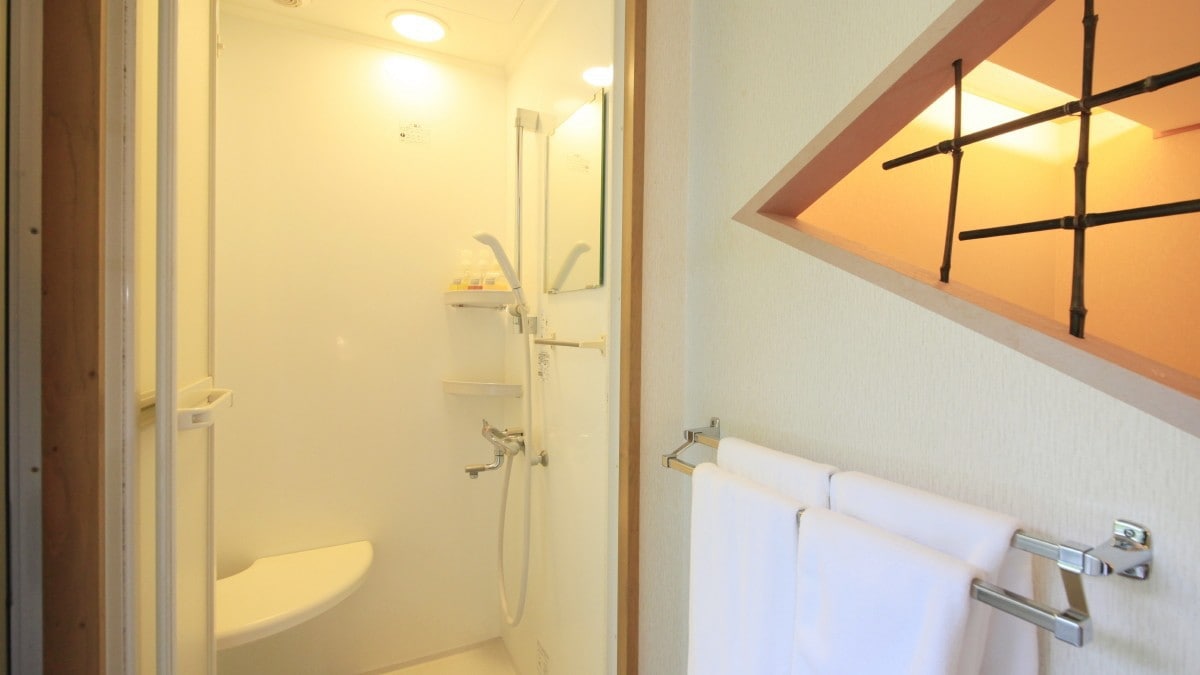 [Example of guest room] Room with open-air bath in the annex (twin) & hellip; A new style room with a shower booth.