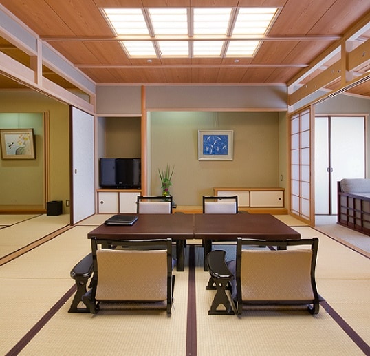 Japanese-style room 12 tatami + 5 tatami