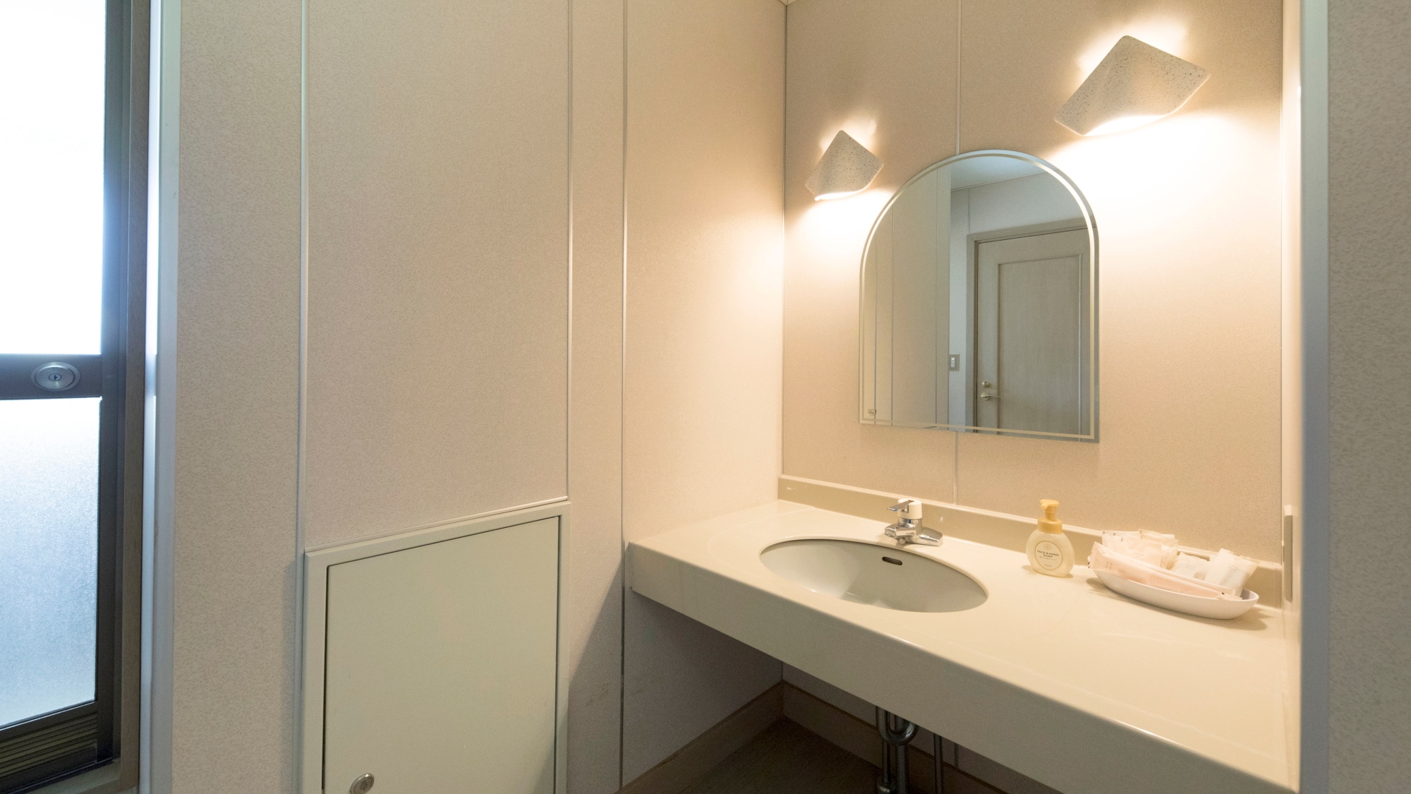 [Western-style maisonette room] Capacity: 4 people / 75 square meters / Bathroom and toilet included / Wi-Fi available / Non-smoking