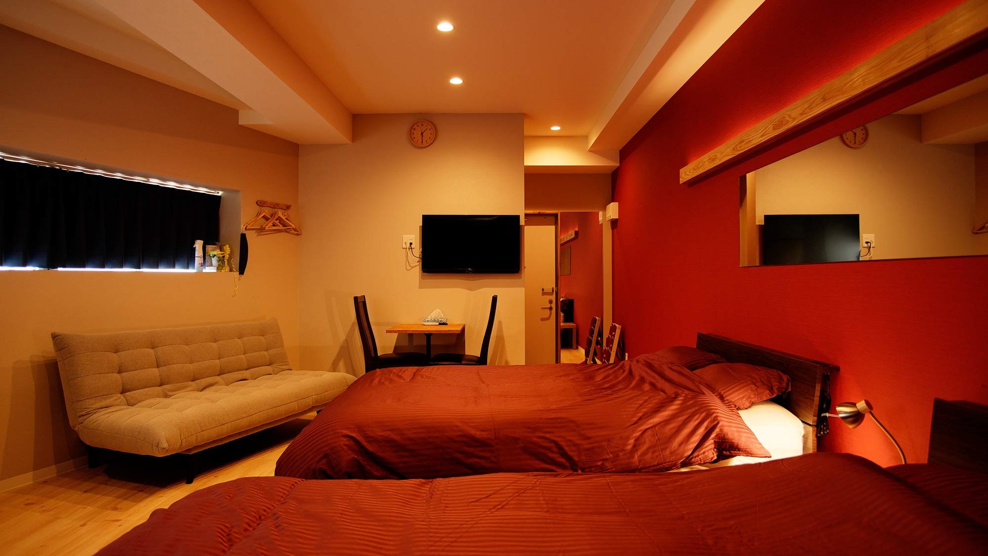 ・[201] A room with a calm atmosphere at night with indirect lighting