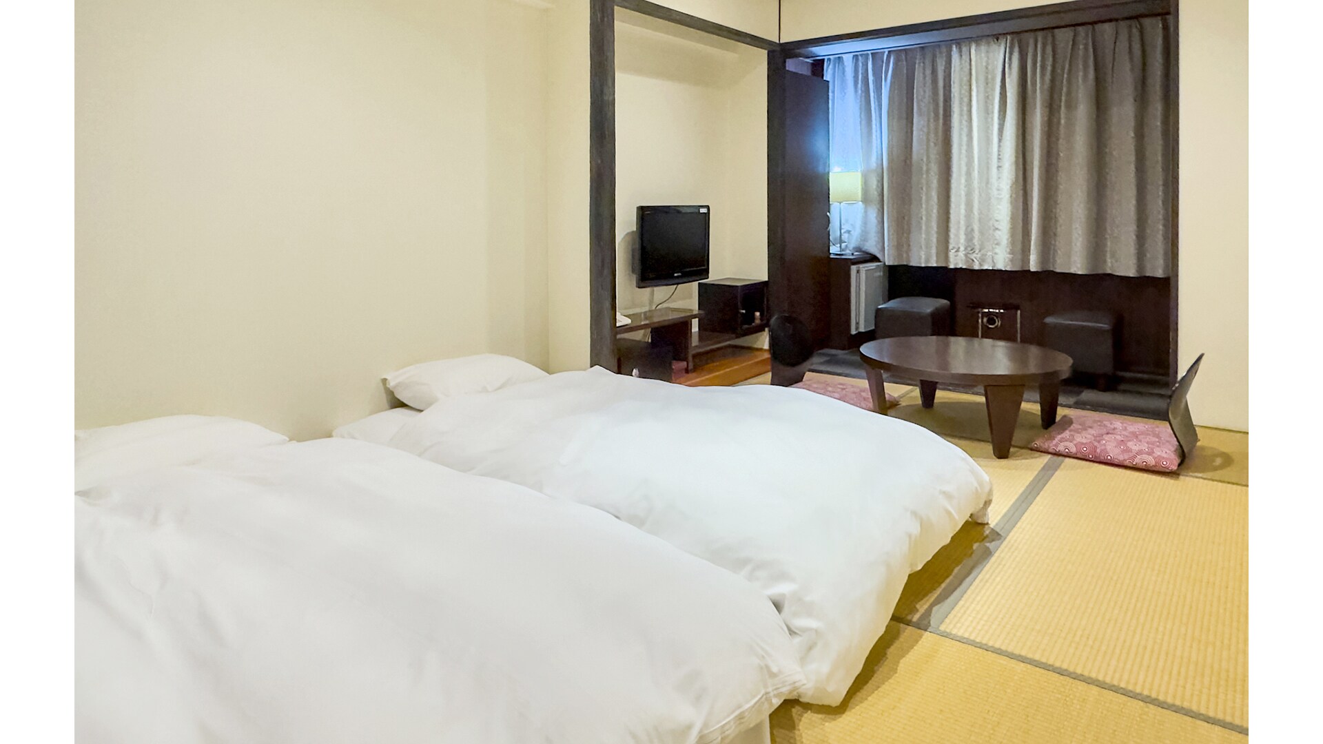 Japanese-style twin room (2 mattresses on tatami mats)