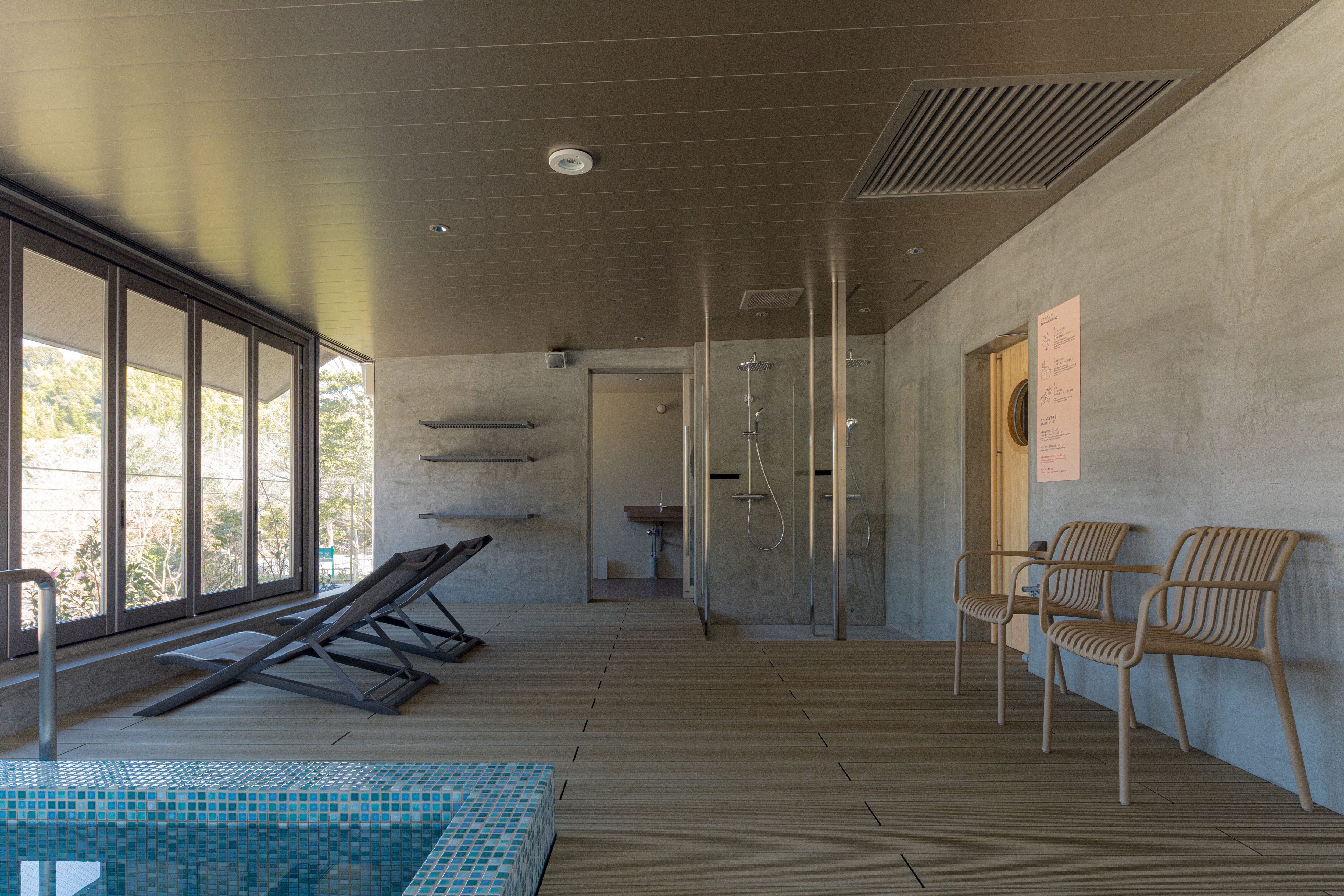 [Sauna] Ruang interior berkualitas tinggi yang memantulkan cahaya dan permukaan air