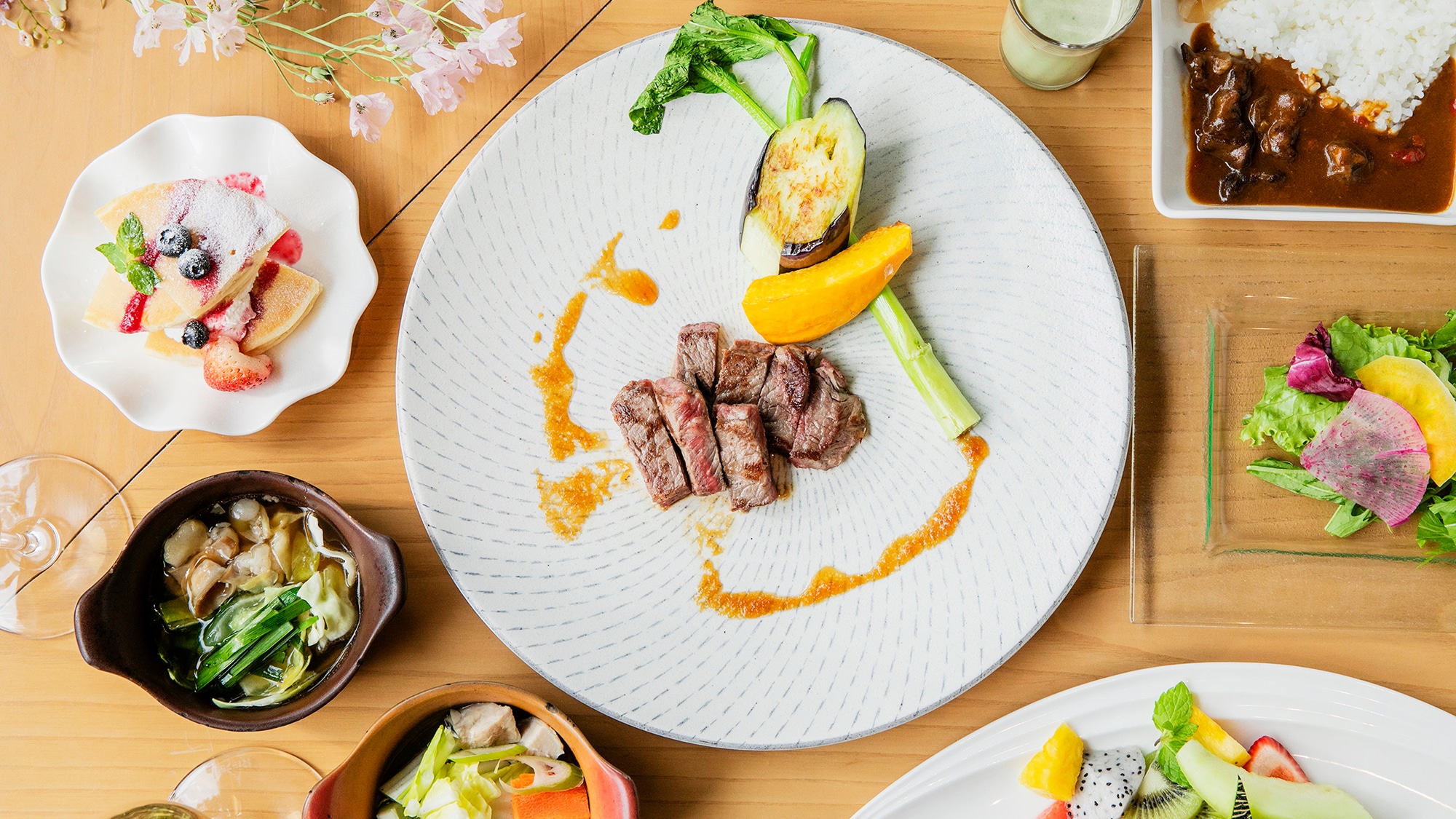 一天的幸福從早餐開始。早餐點菜，您可以享用從福岡特產到牛排和煎餅的各種菜餚