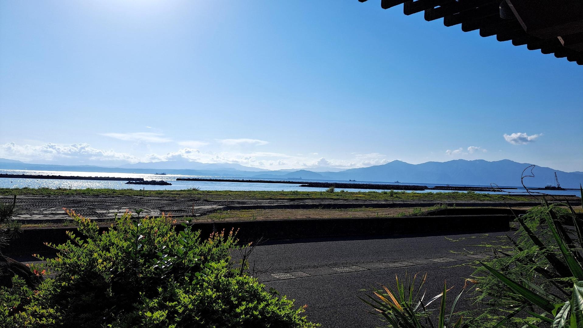 20260515_ホテル玄関より薩摩半島を.jpg