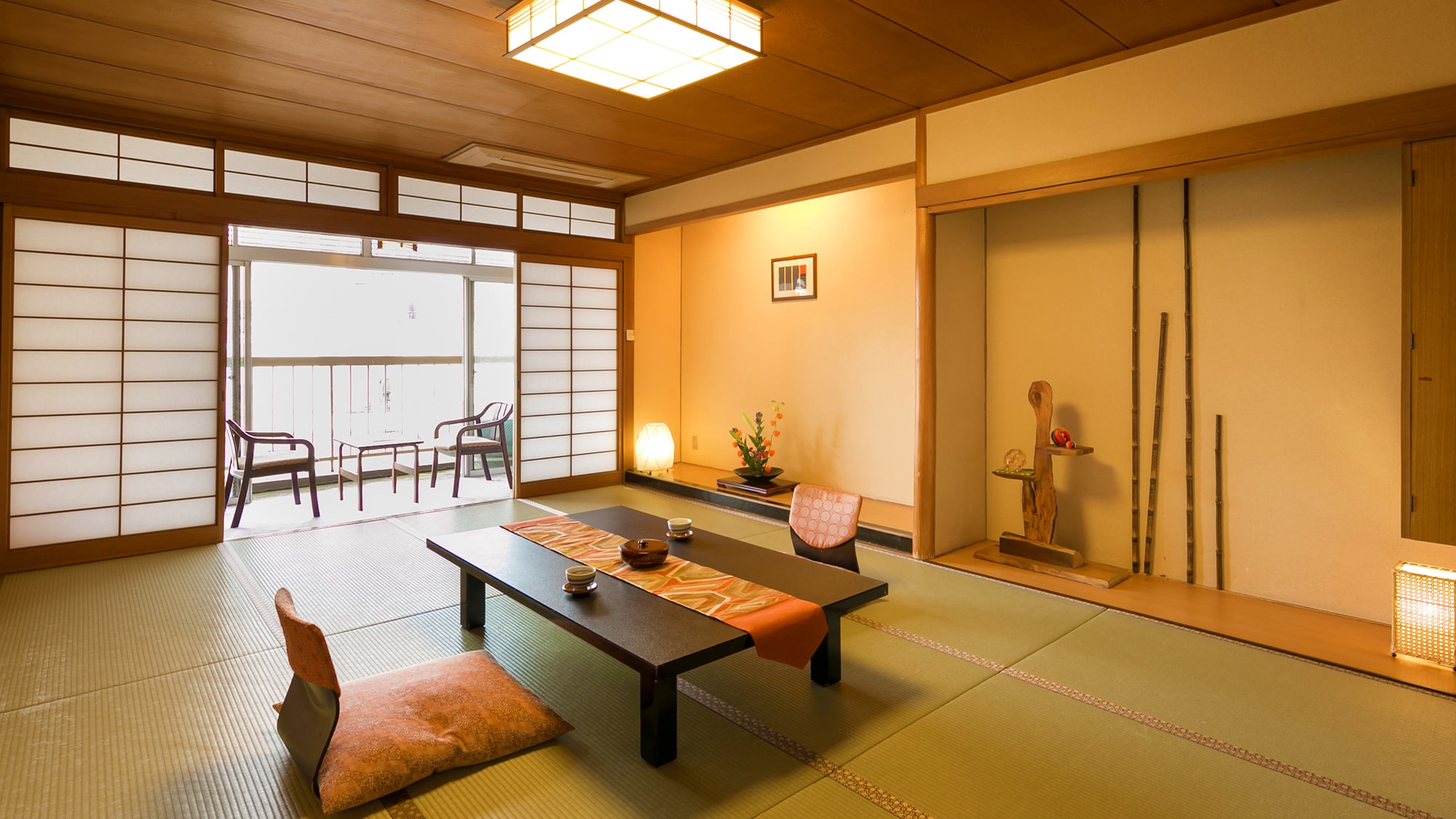 Kamar bergaya Jepang 12 tikar tatami Ruang yang luas dan luas untuk tidur malam yang nyenyak