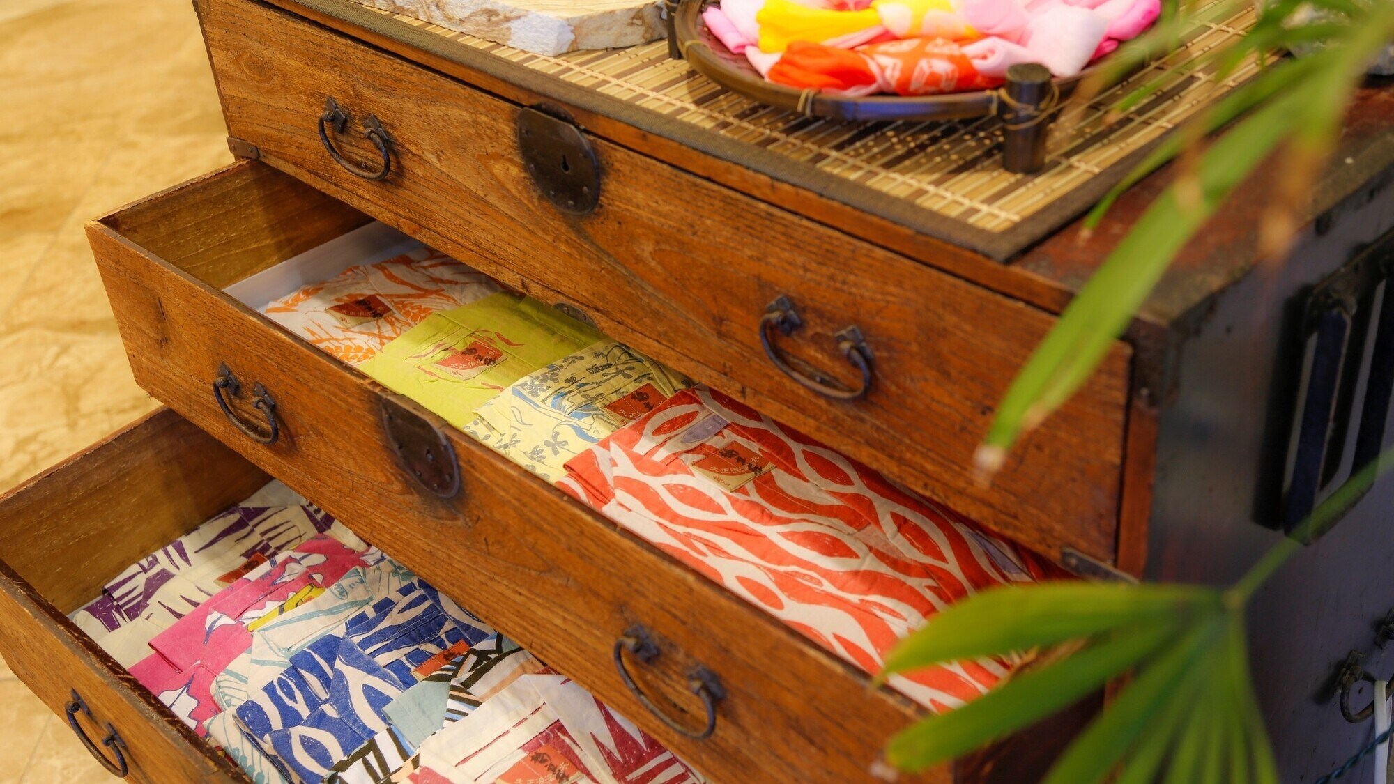 Choose your own color yukata to create a special style for your trip