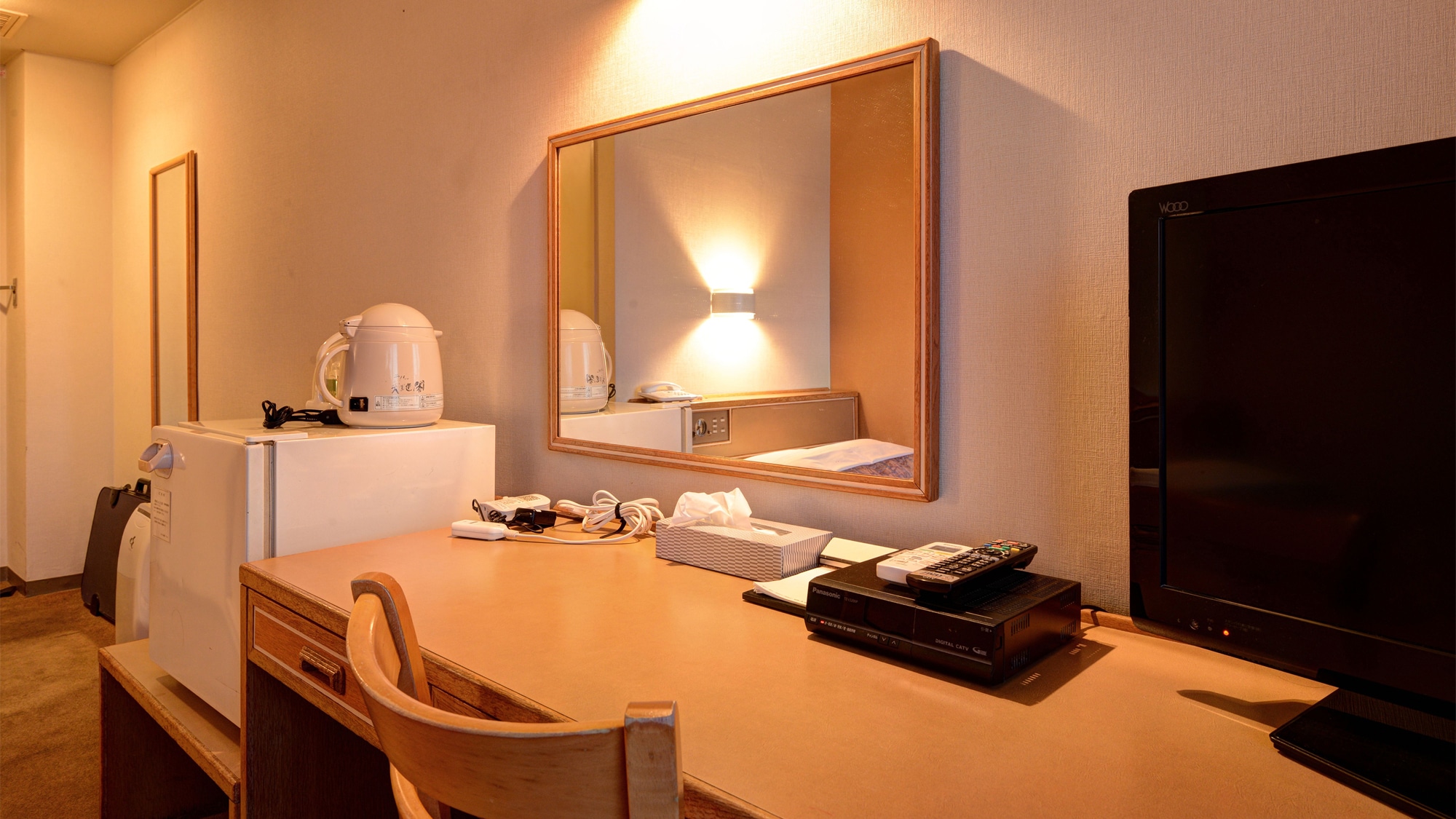 *≪Example of a guest room [Single]≫ The desk is also large and spacious.