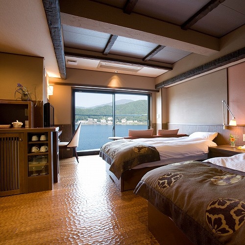 Guest room with open-air bath Lake View Comfort ①