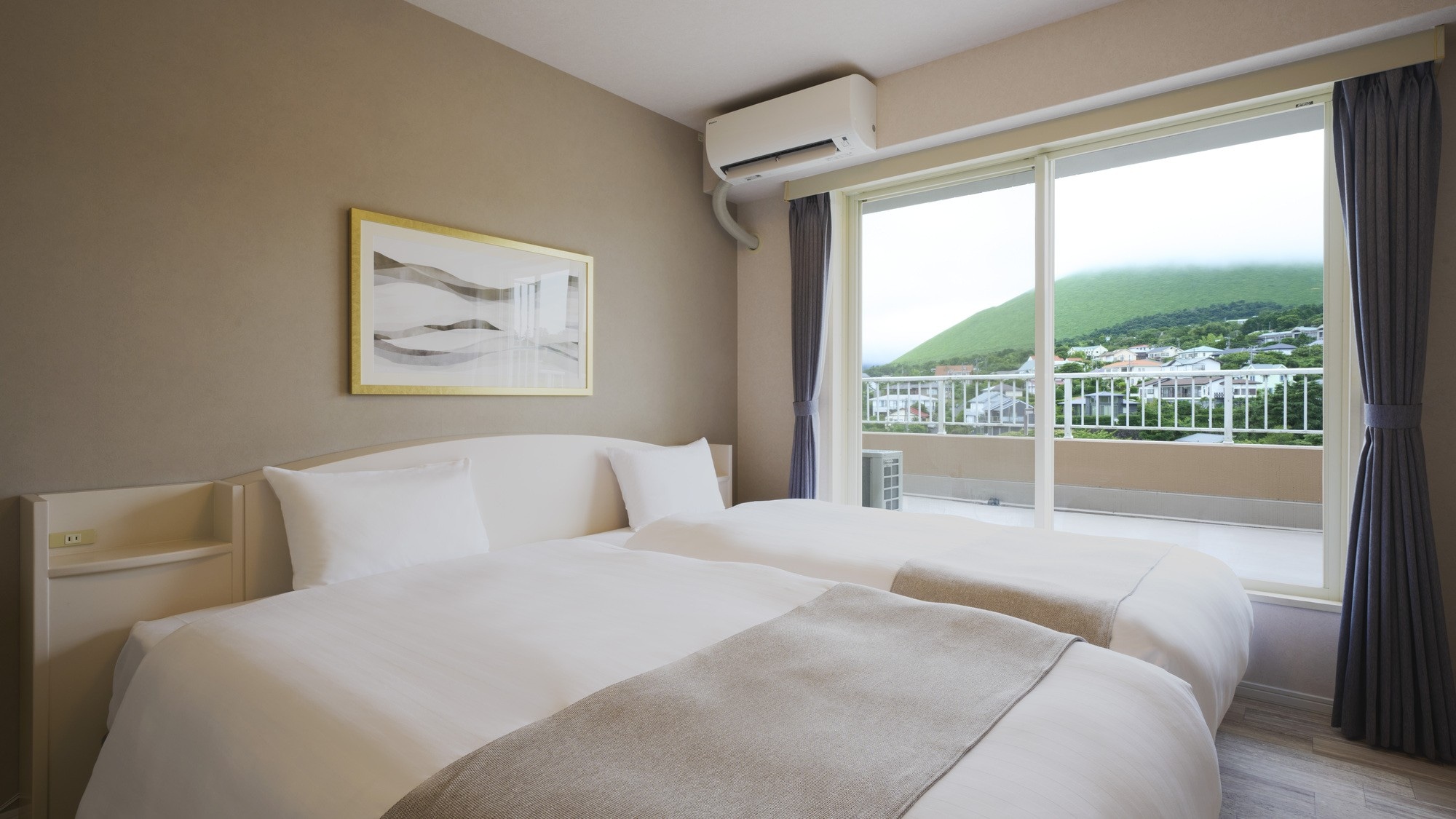 Doggy's Premier Suite Bedroom 1