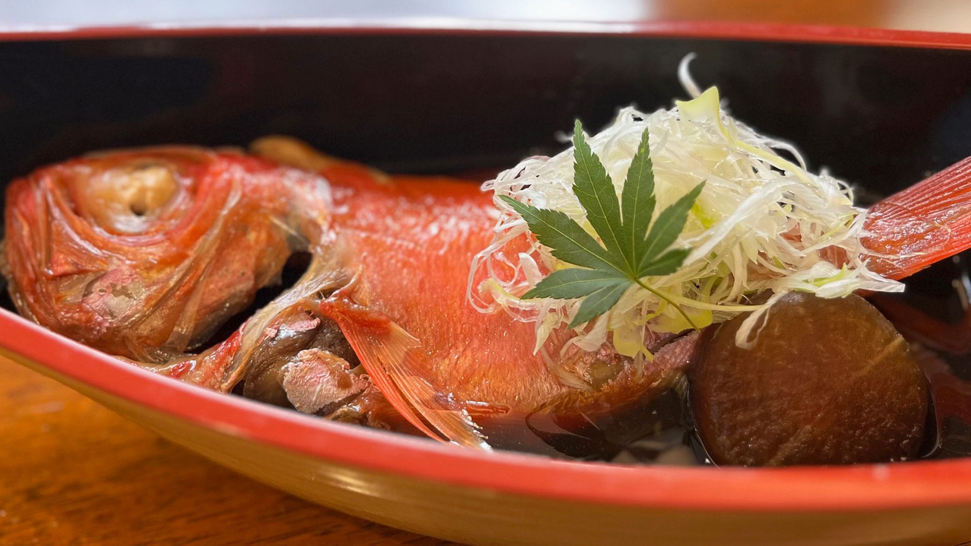 ■Thức ăn■Cá hồng mắt vàng nguyên con hầm (hình ảnh)