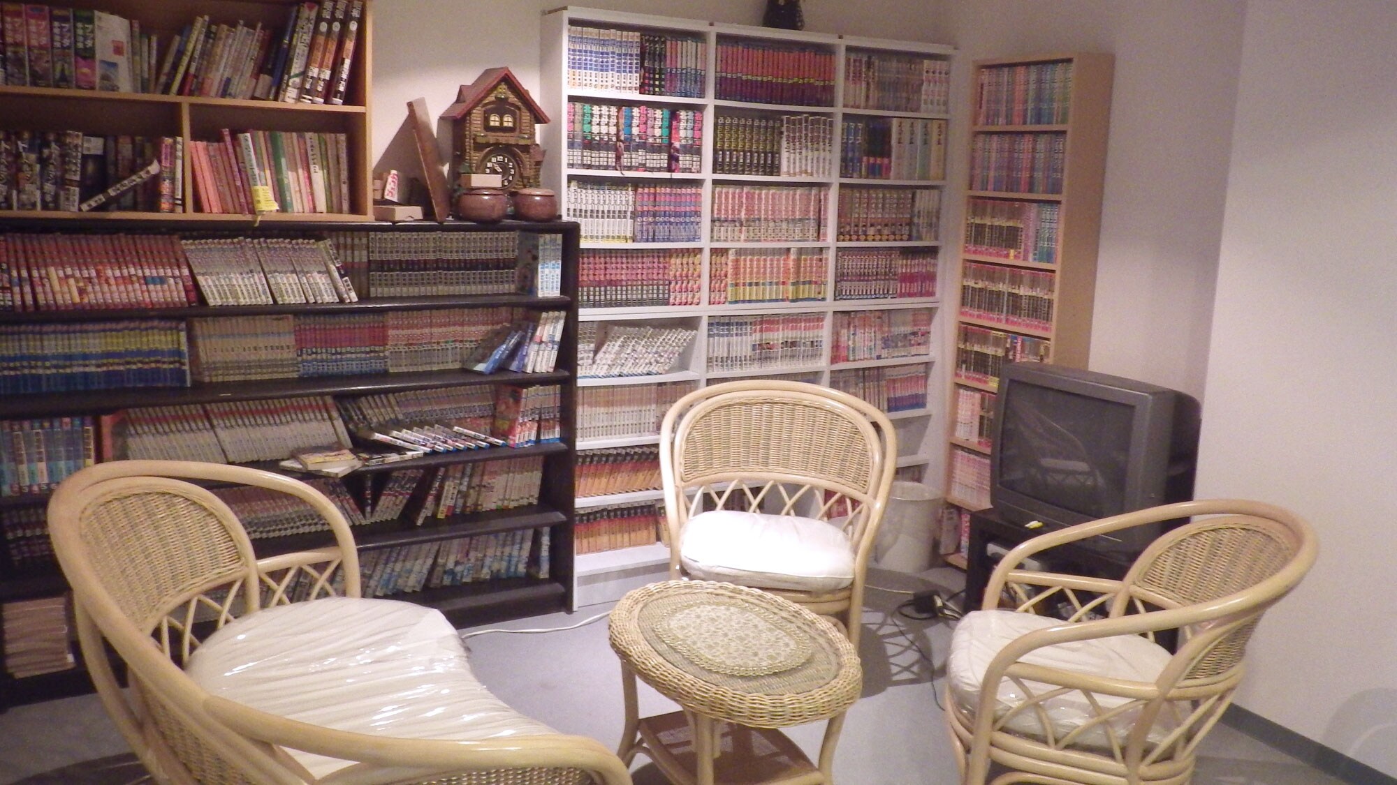 * [Fasilitas] Nikmati waktu Anda sendiri di ruang komik saat waktu mengalir dengan tenang.