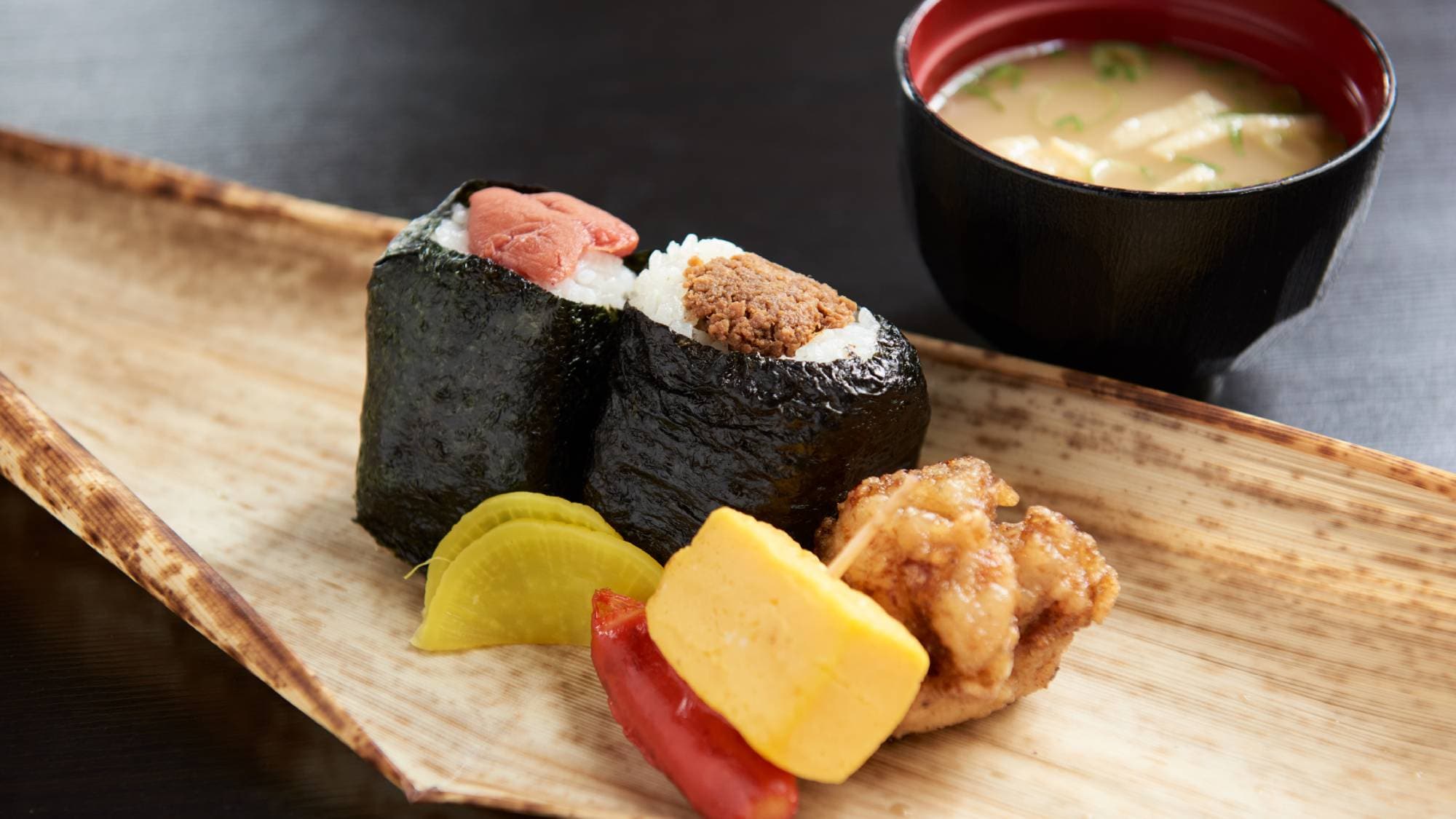 おにぎり＆唐揚げセット朝食