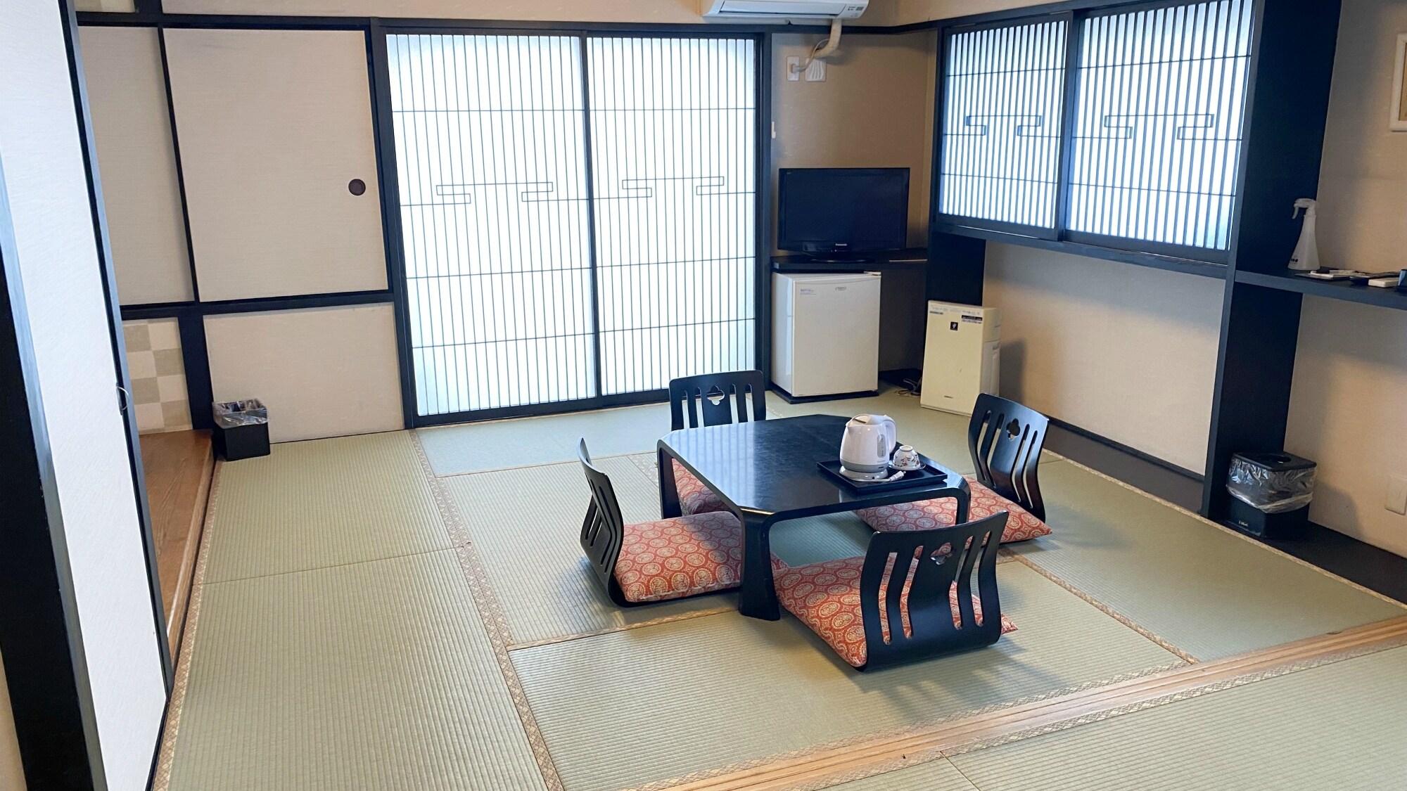 Japanese-style room