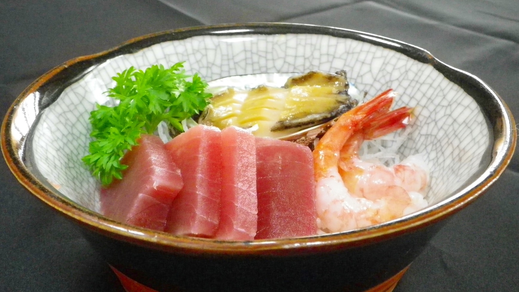 * [Sashimi] Please enjoy fresh seafood.