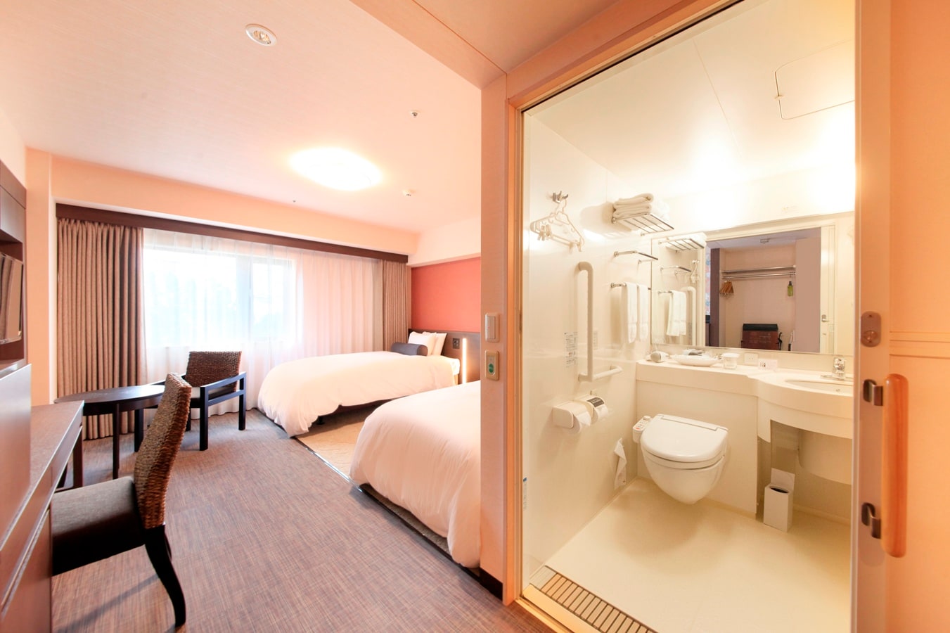 universal twin room
