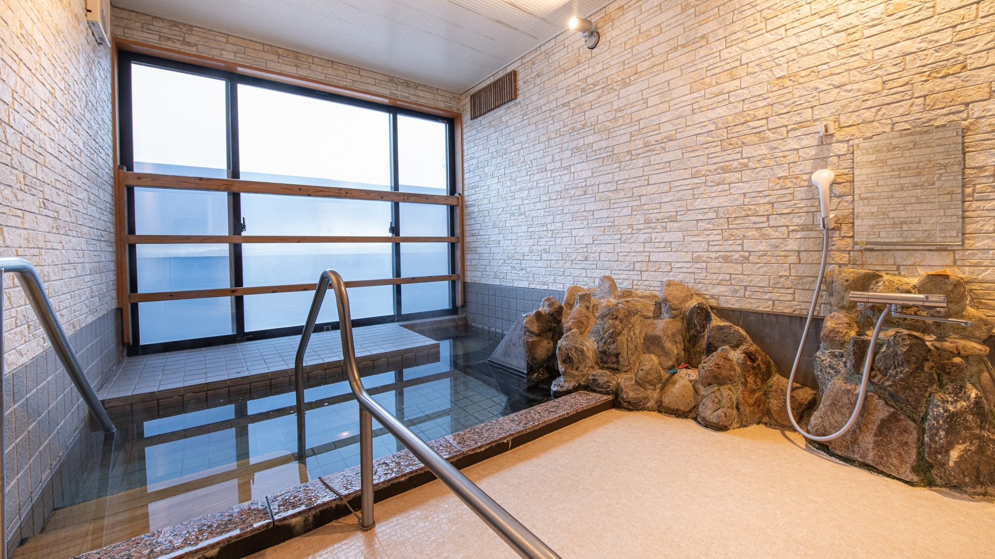 *Example of a lodge with semi-open-air bath (twin)
