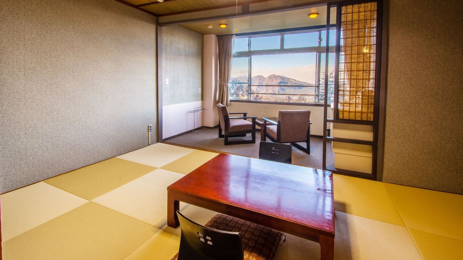 Affordable Japanese-style room that you can use casually. Main room 7.5 tatami mats + veranda 3 tatami mats