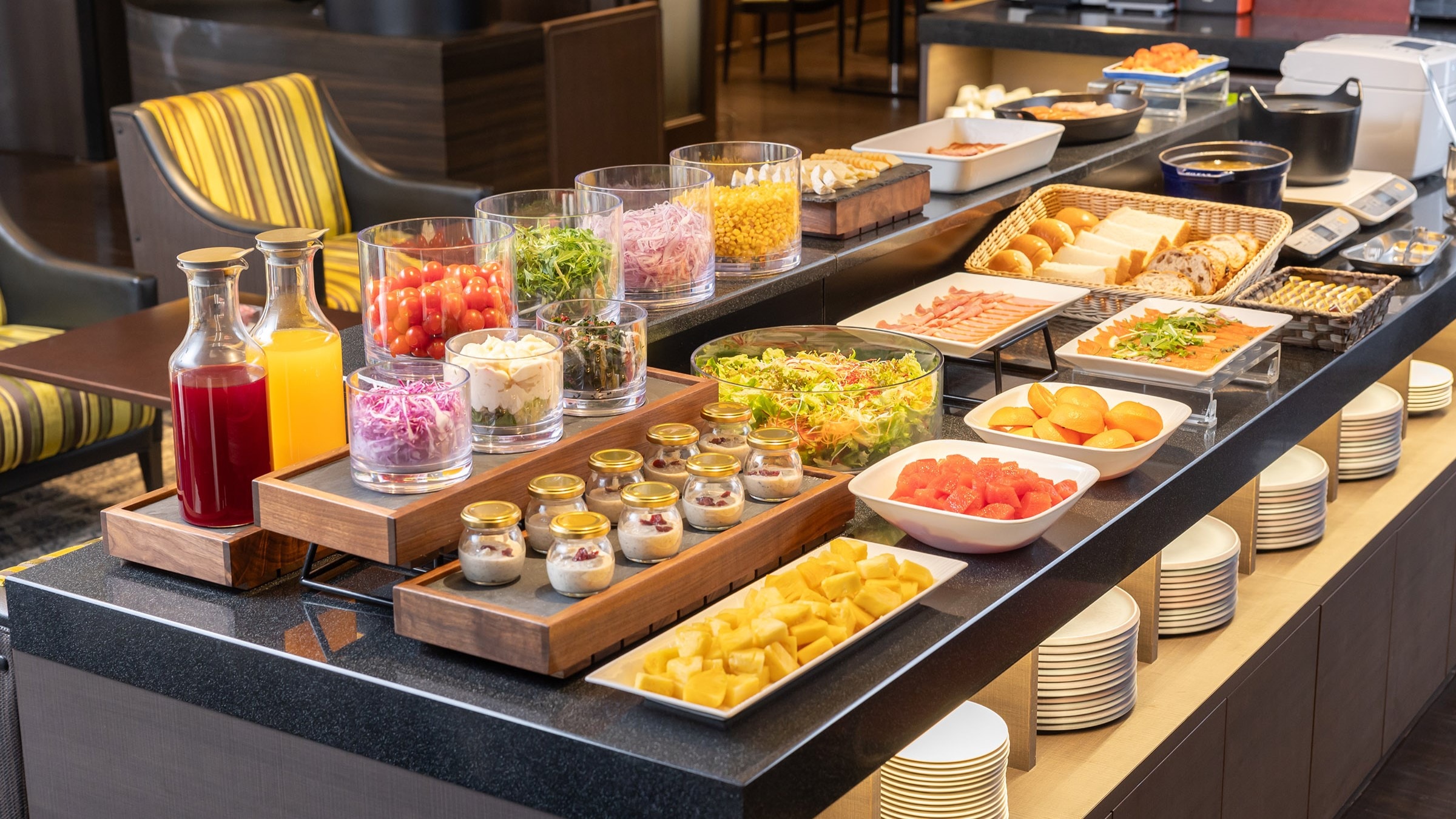 ◇俱乐部酒廊◇ 自助餐桌形象