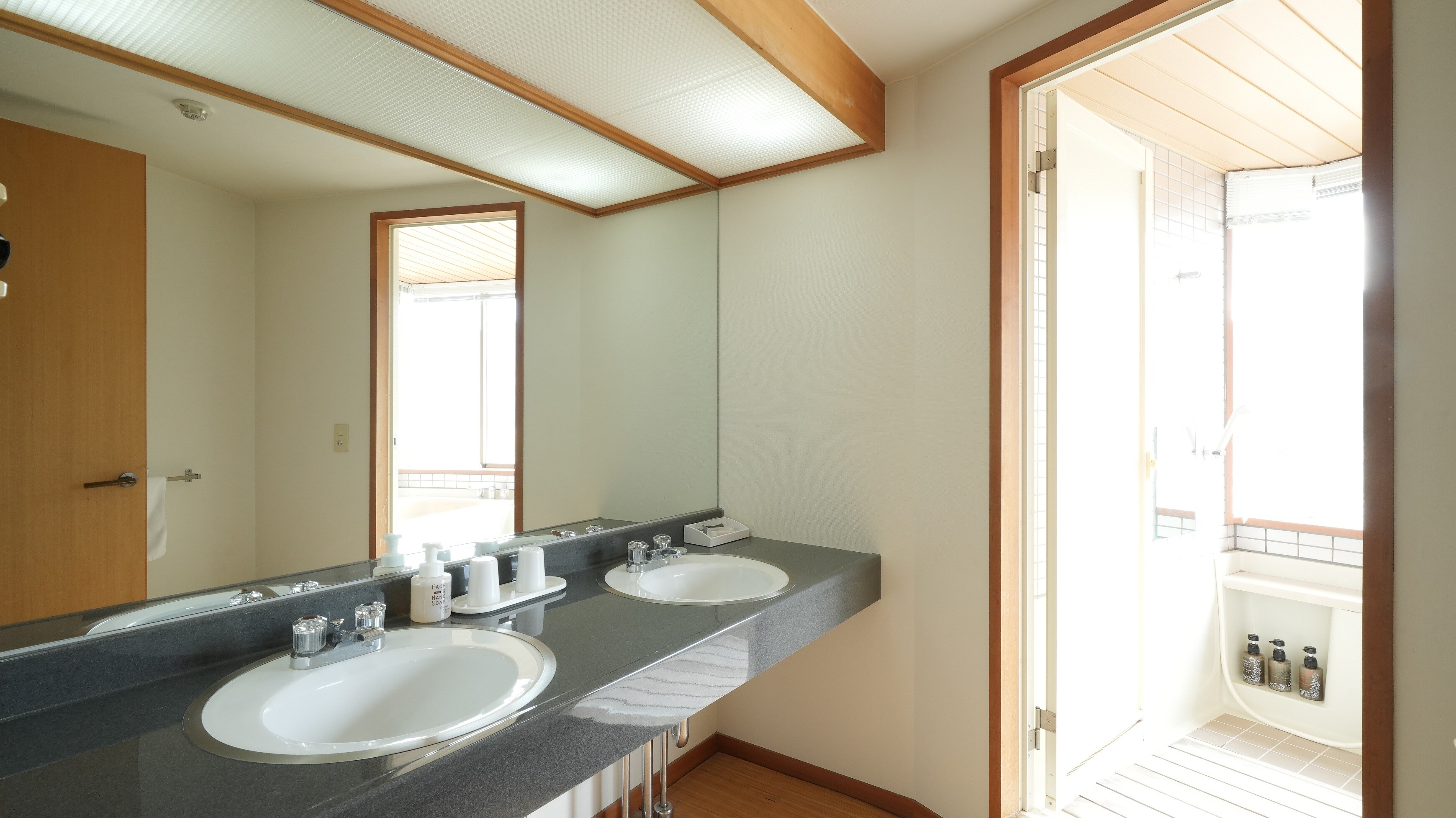 [Không hút thuốc] Phòng Deluxe 2 giường đơn ở tầng trên cùng (phía Himekawa) (55㎡)