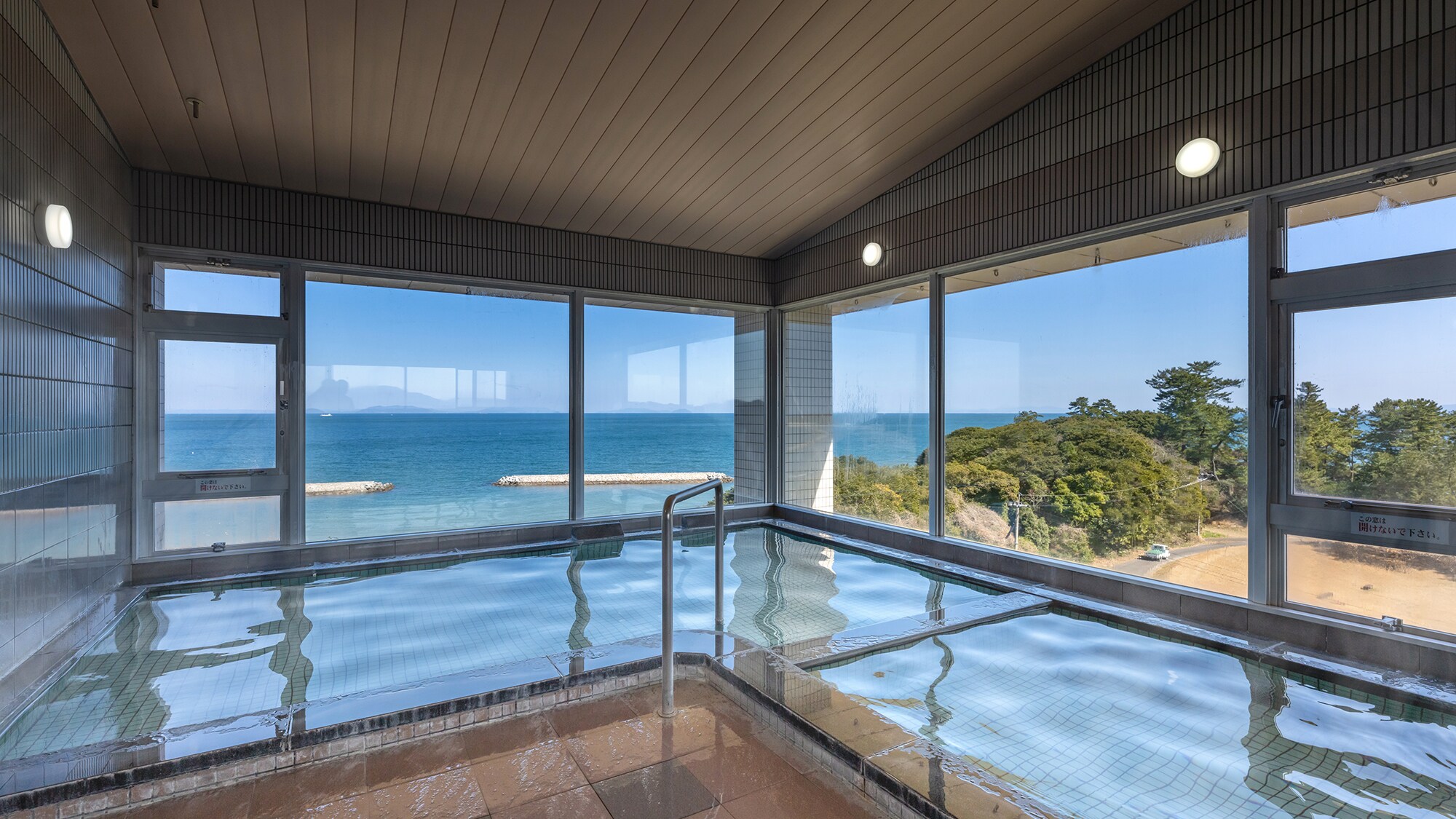 [Large public bath - men's bath] A moment of peace and tranquility.