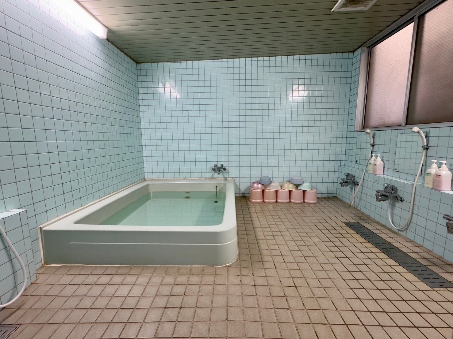 Kamar mandi umum yang besar