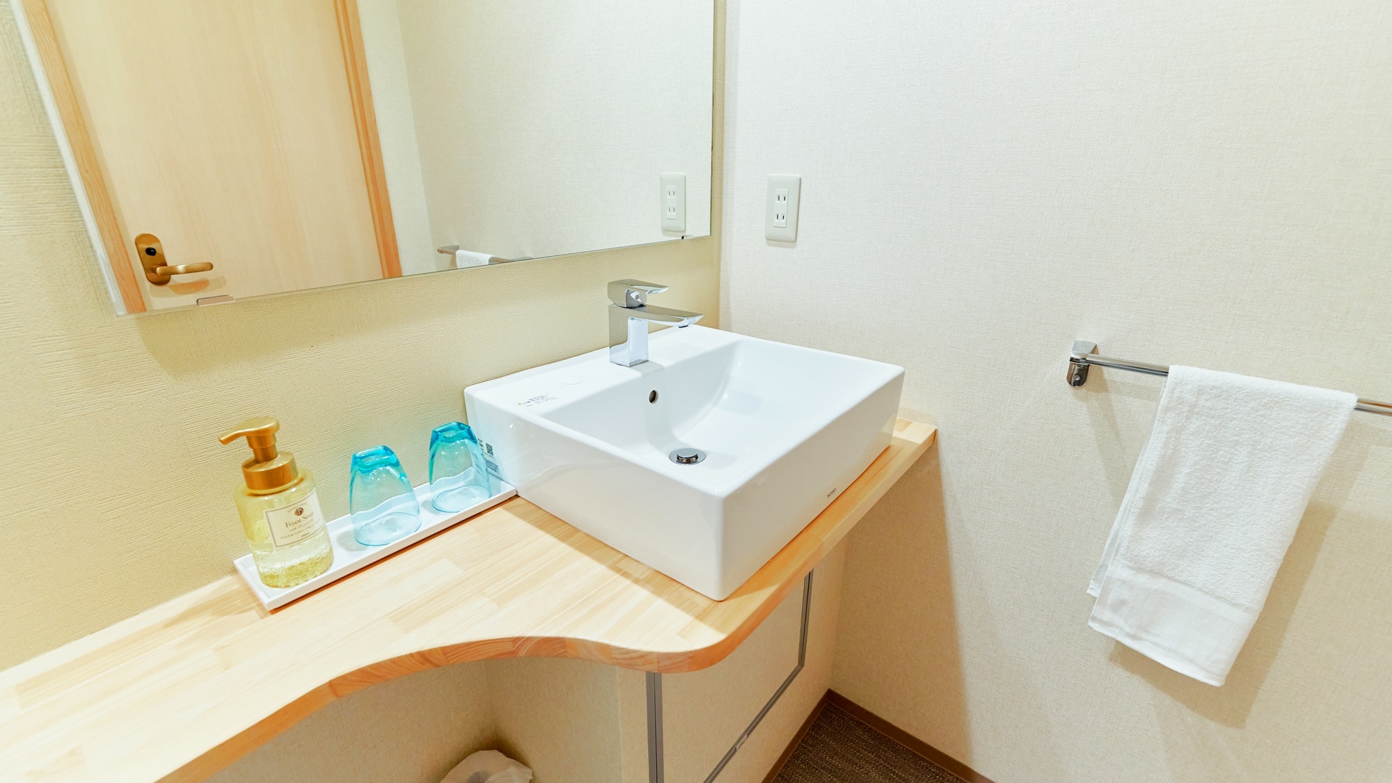 *[Garden View Japanese Room (West side)] The toilet and sink have been renovated.