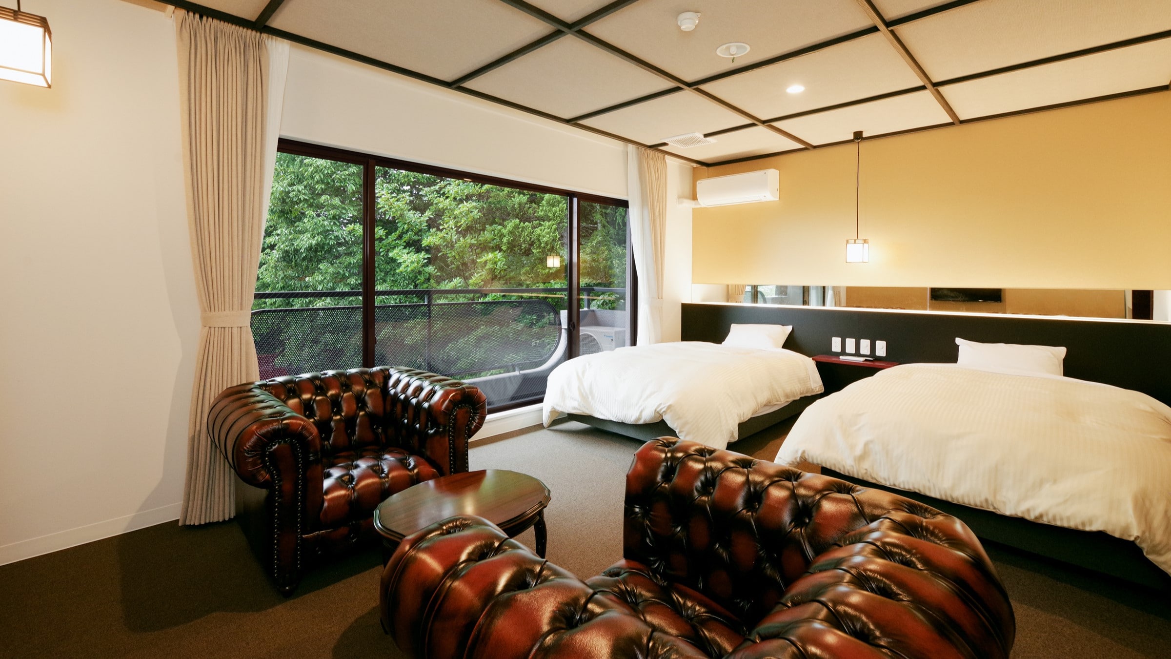 Comfort consists of two spacious rooms, the entrance and residence.