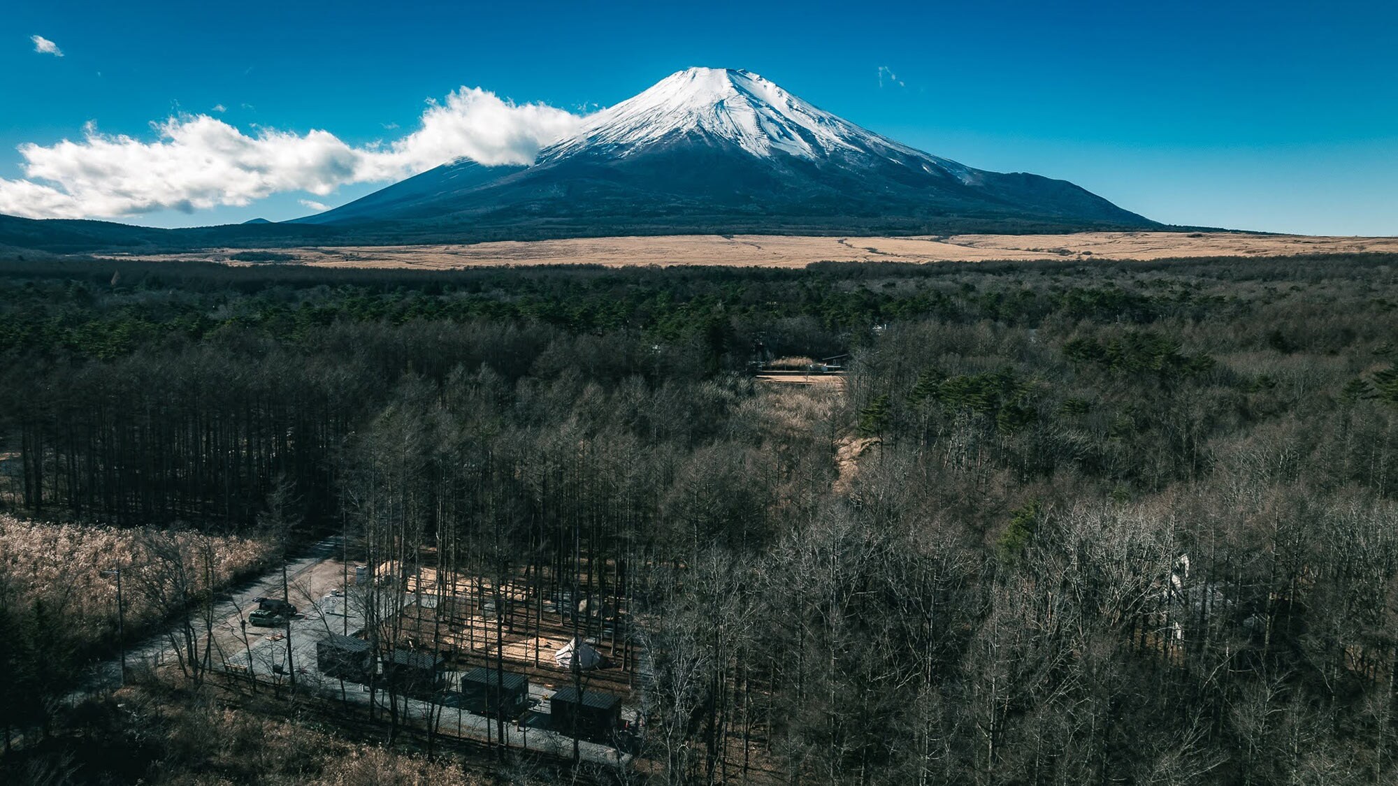・[Scenery] Enjoy a relaxing trip with a different feel to a hotel stay while gazing at the majestic Mt. Fuji.