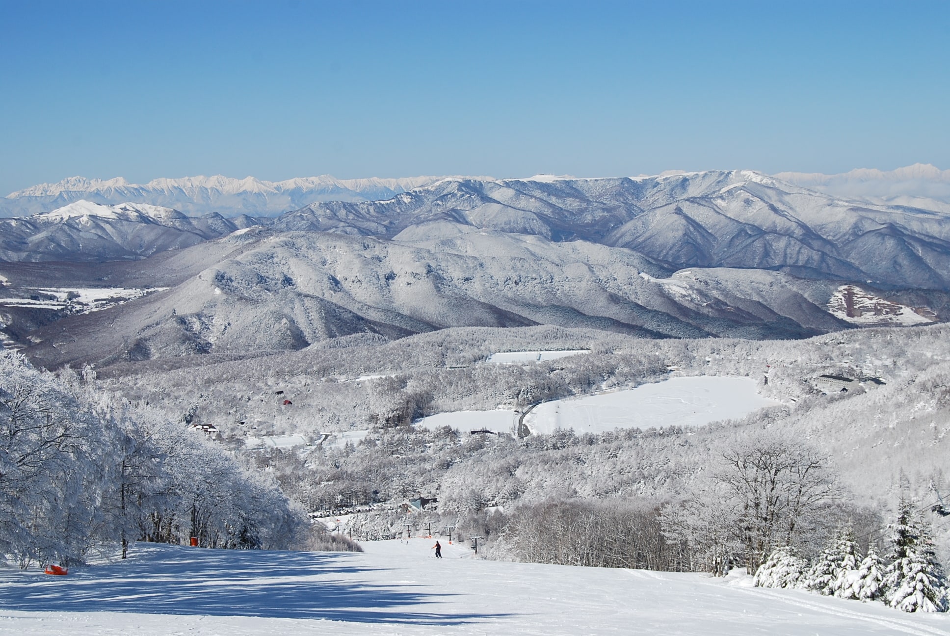 Shirakaba Kogen International Ski Resort is a 1-minute walk from our hotel. Snowboarding will be allowed from the 2022 season!