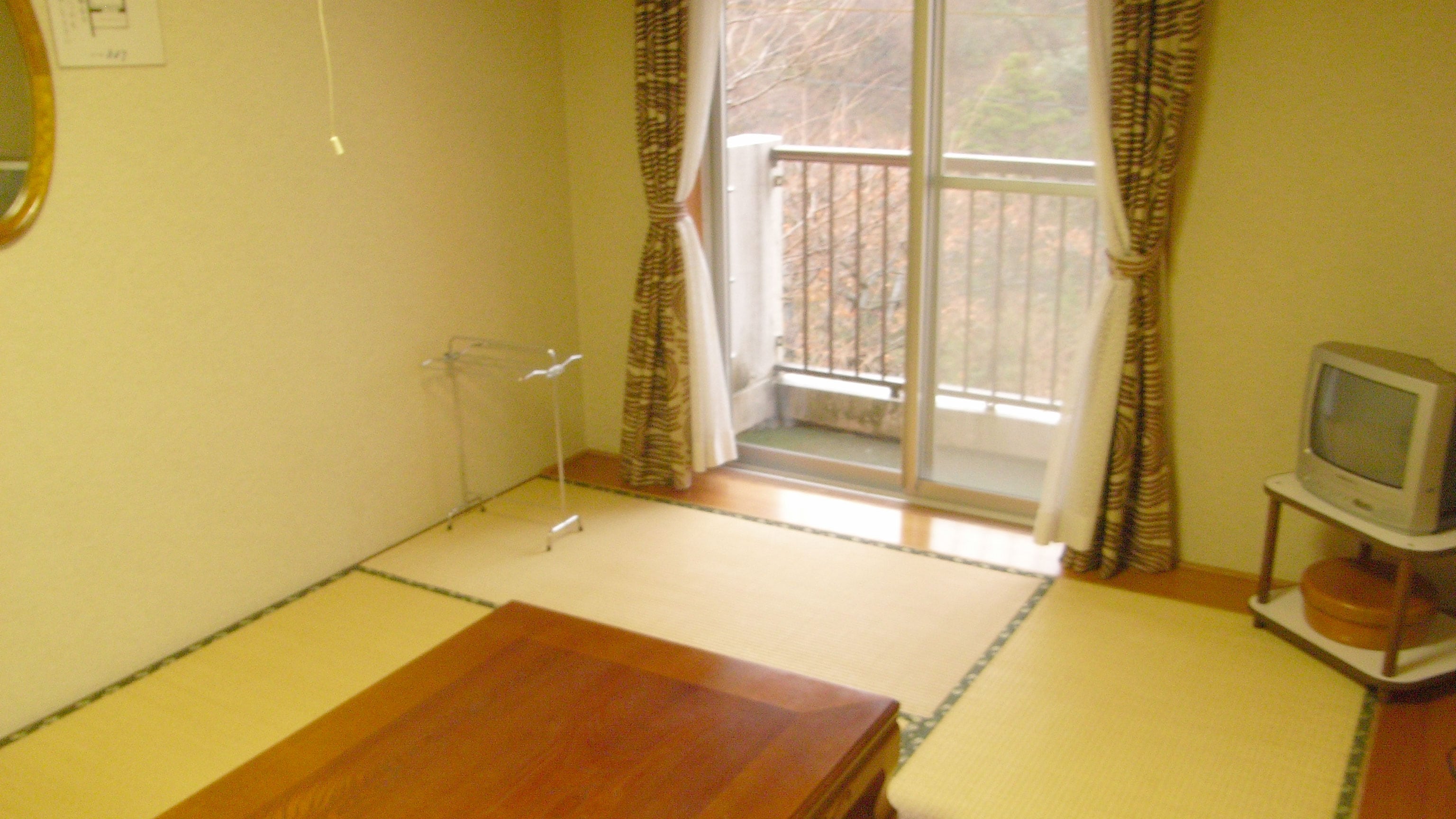 * [Japanese-style room] All rooms have balconies, so you can enjoy the beautiful nature that changes with the seasons.