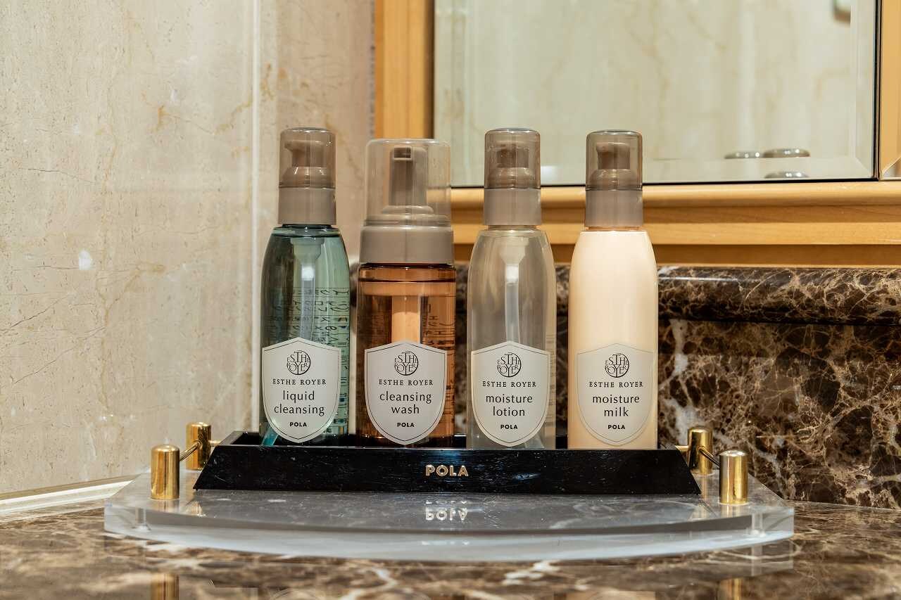 4 kosmetik POLA (tersedia di semua kamar)
