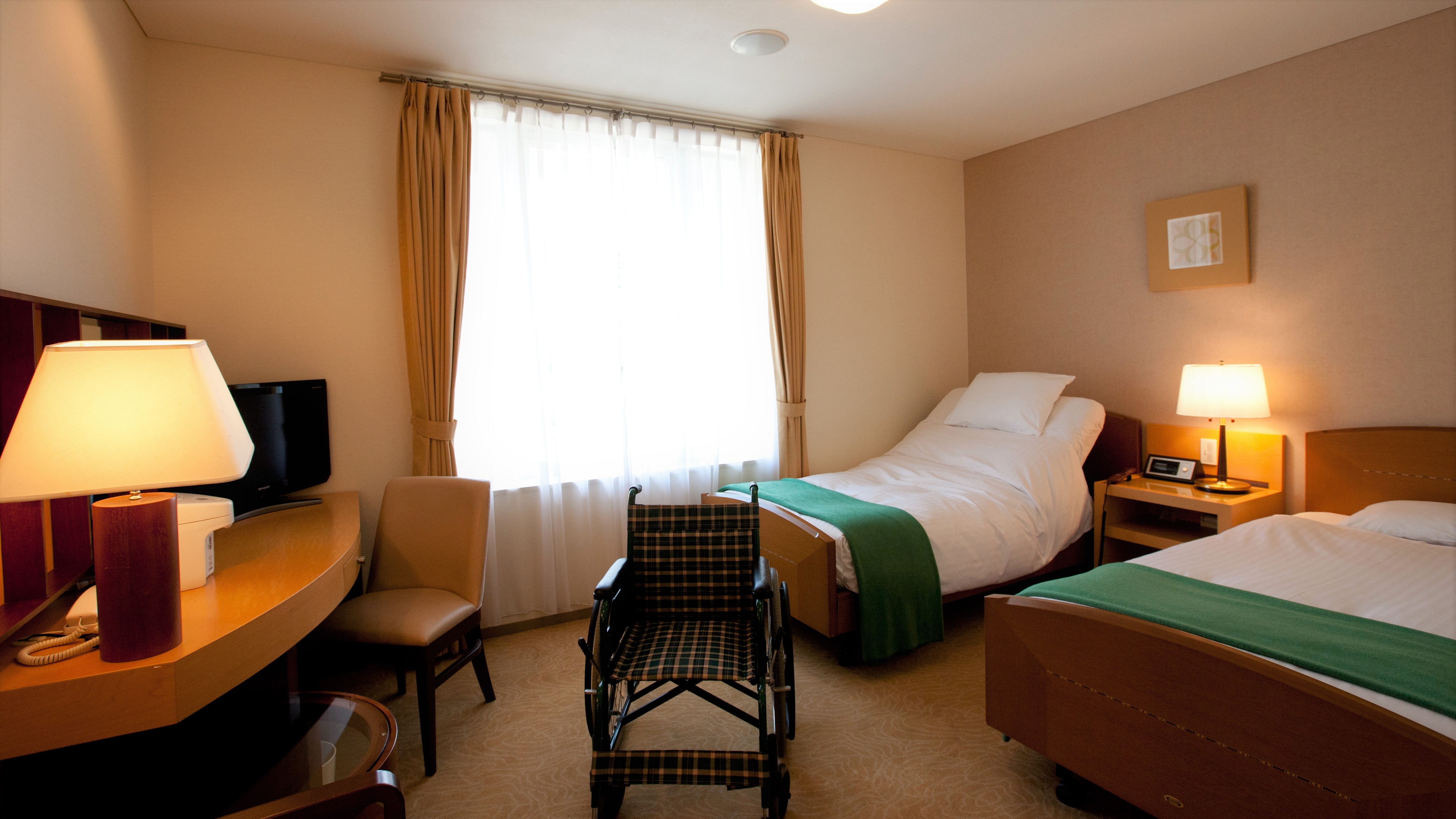 Barrier-free twin room