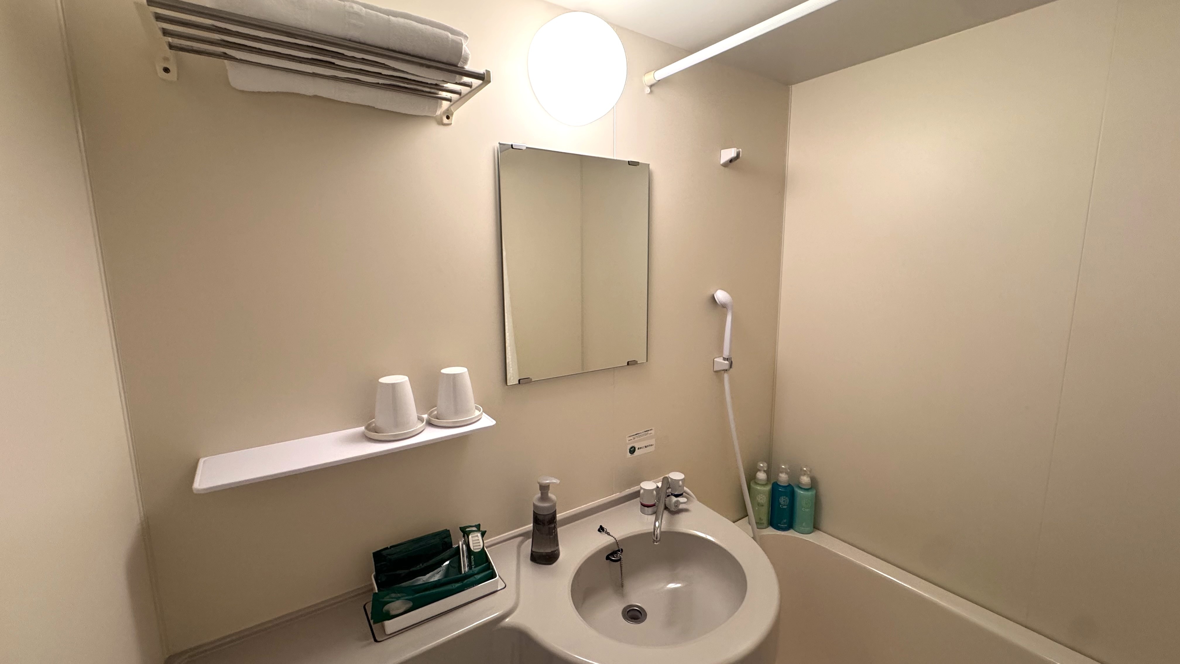 Standard unit bathroom for 2 people