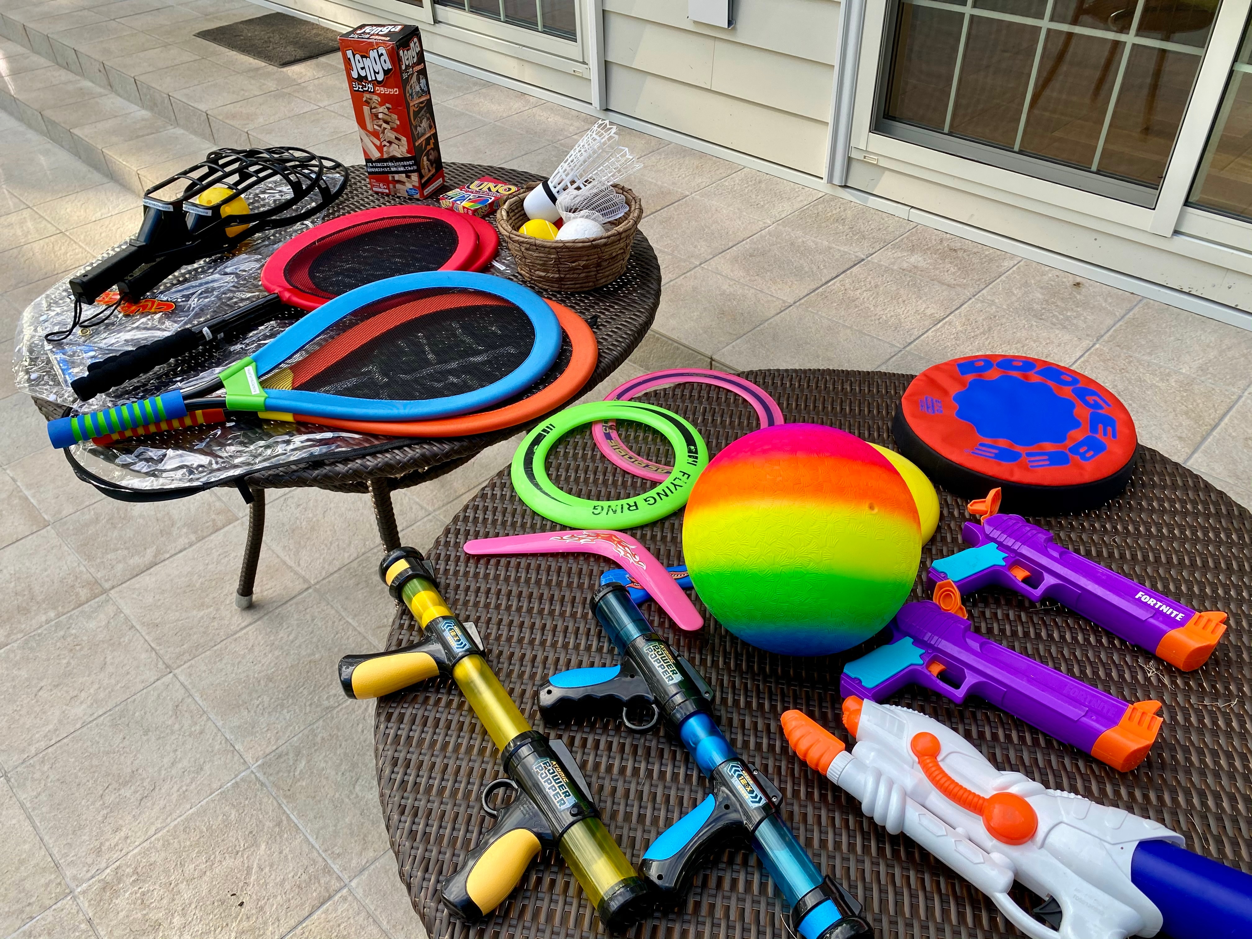 We have a variety of toys available for free rental, including playing cards, guns, Jenga, and playing cards. In the summer, we have water guns and bug toys.