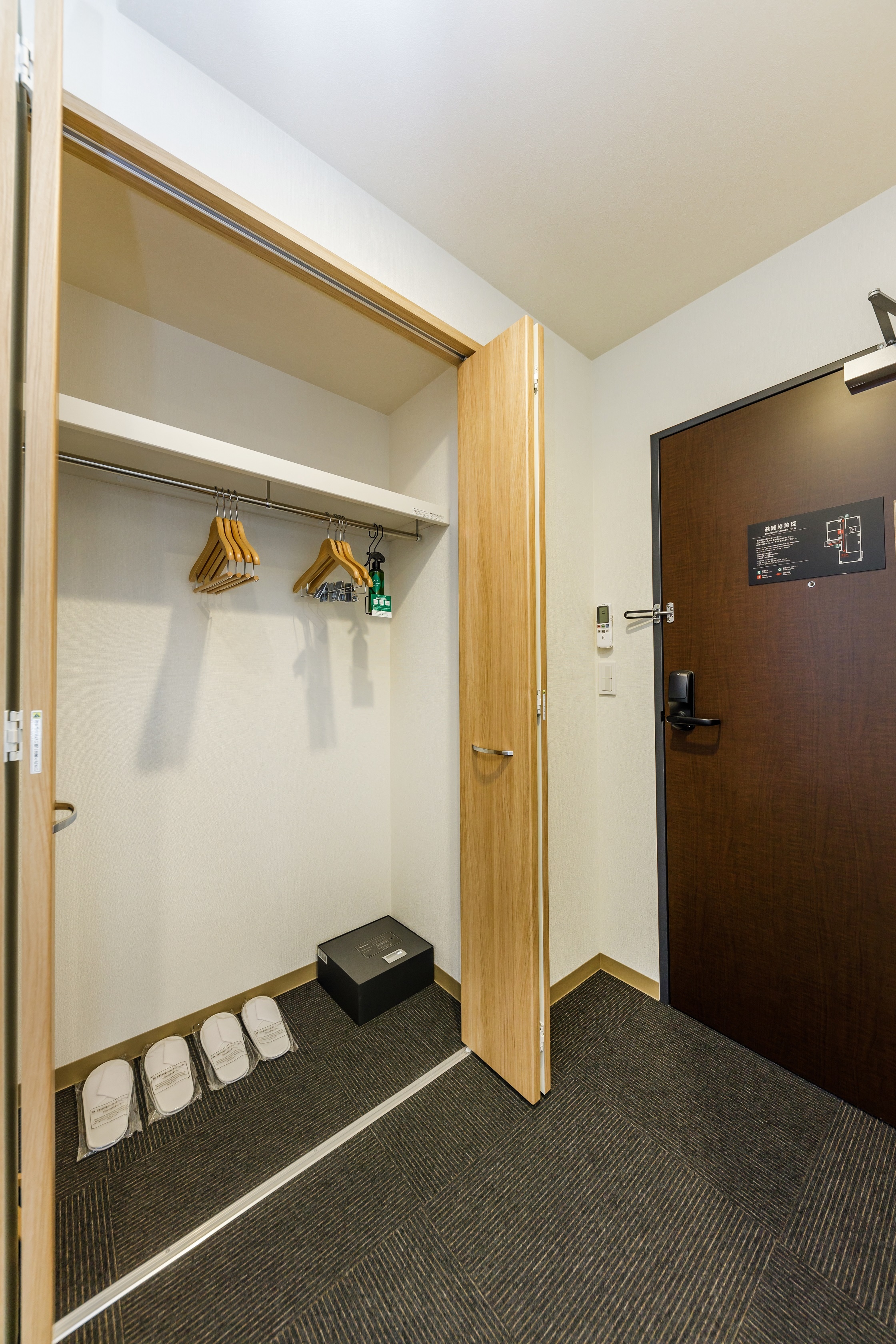 Twin room closet