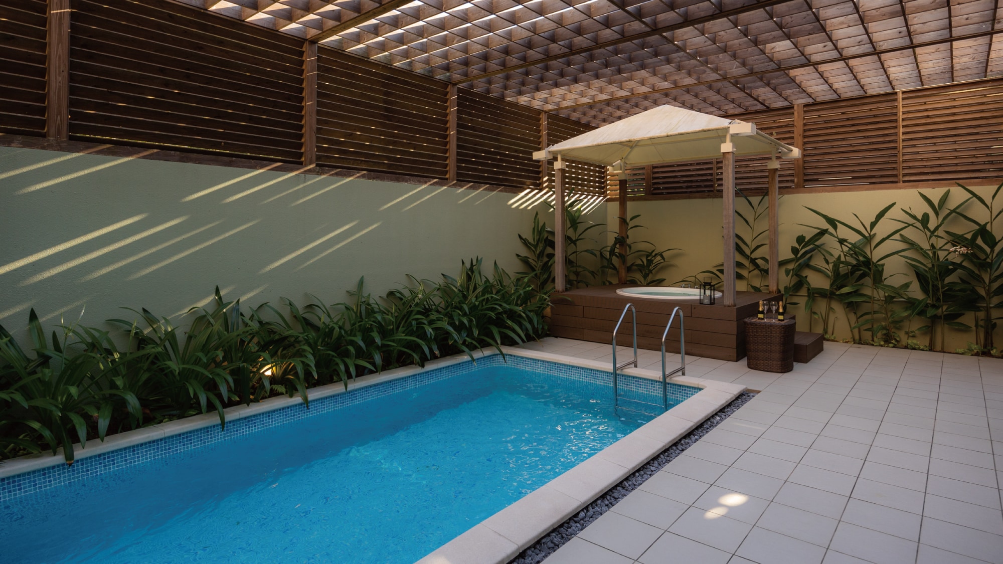 Kolam taman, kolam vila/jacuzzi