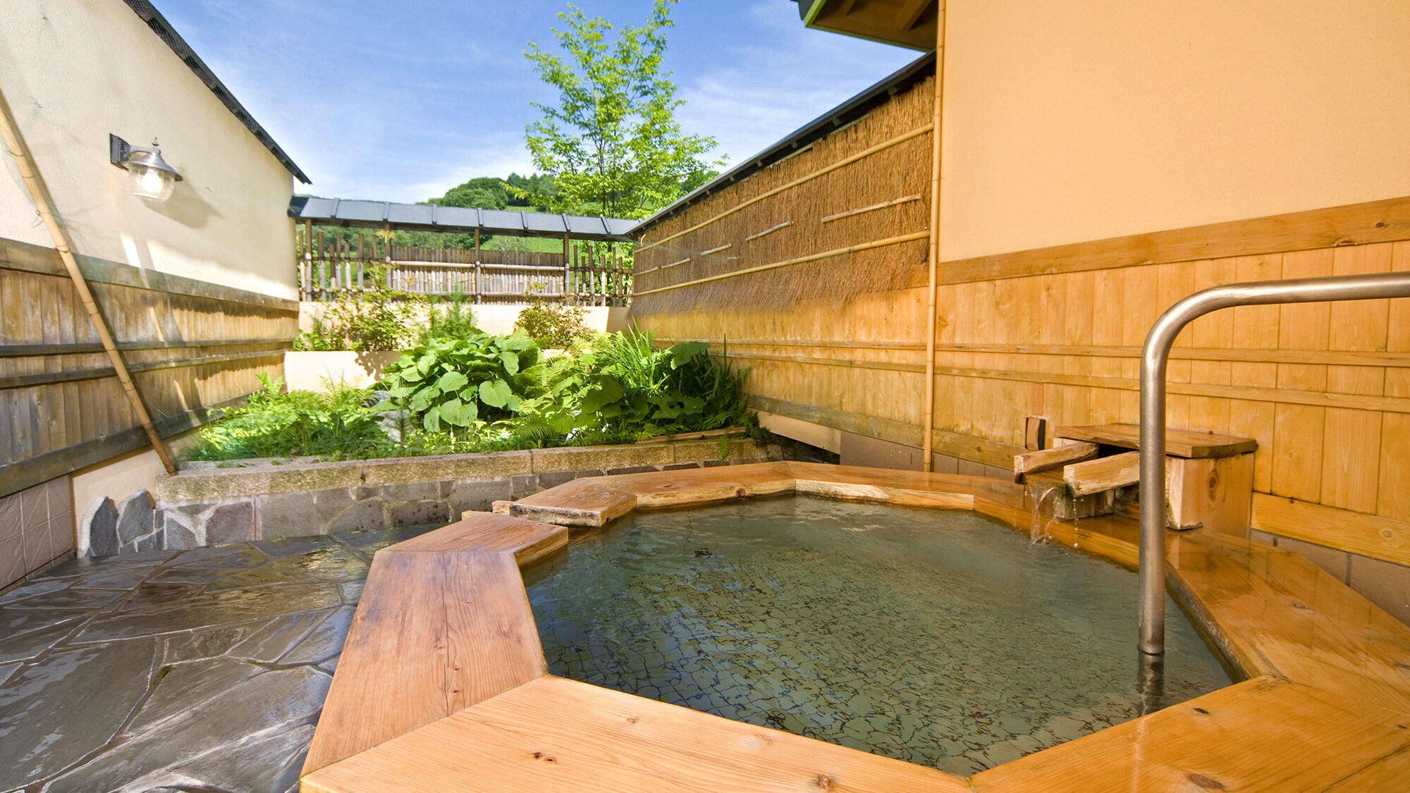 [Private open-air bath "Onsen Douraku"]