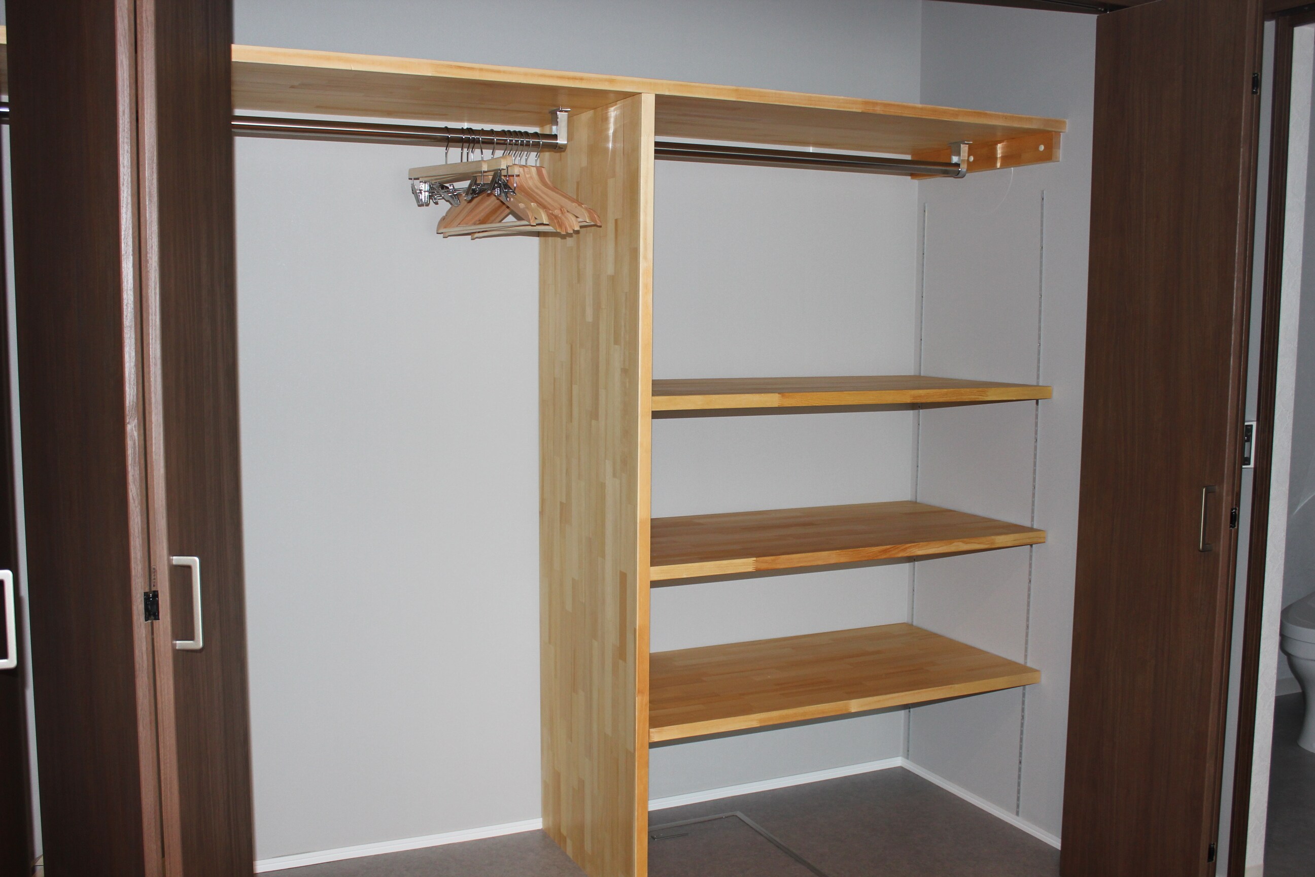 Iki Large Closet Photo