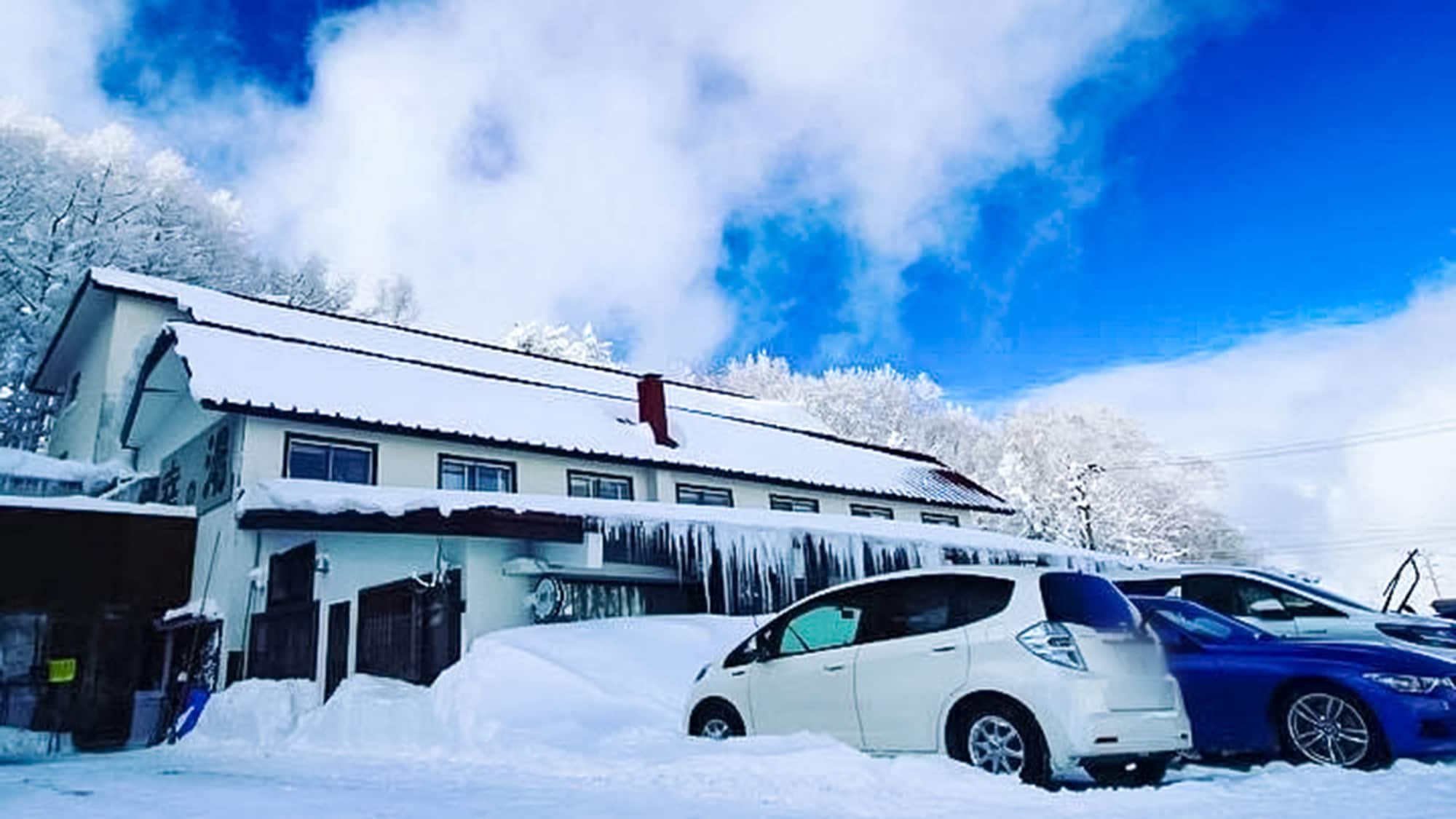 ・5分鐘車程內有多個滑雪場！非常適合滑雪營